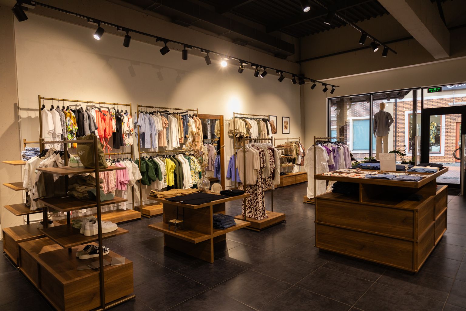 OUTLET