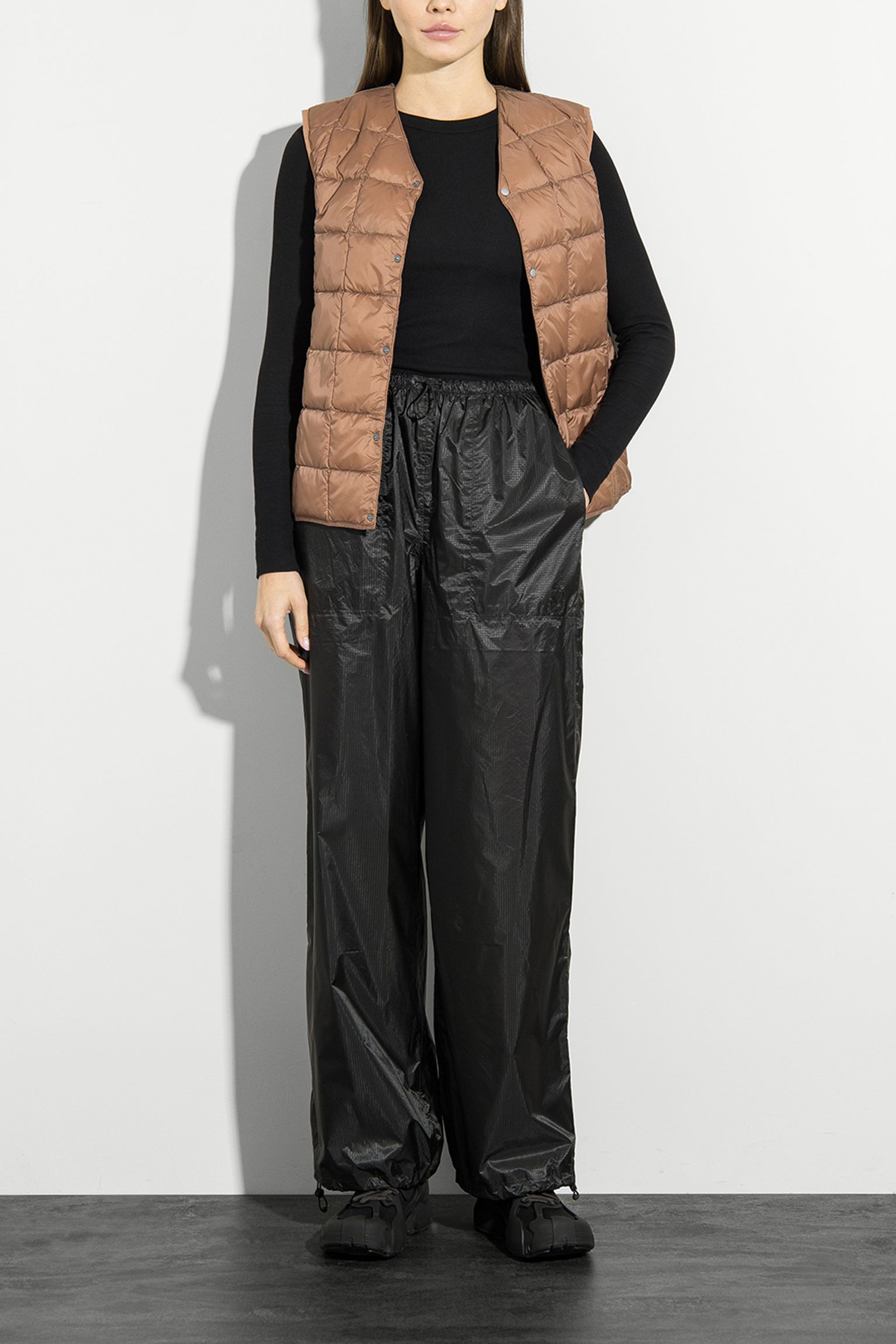 Жилет пуховой V NECK BUTTON DOWN VEST купить в Украине
