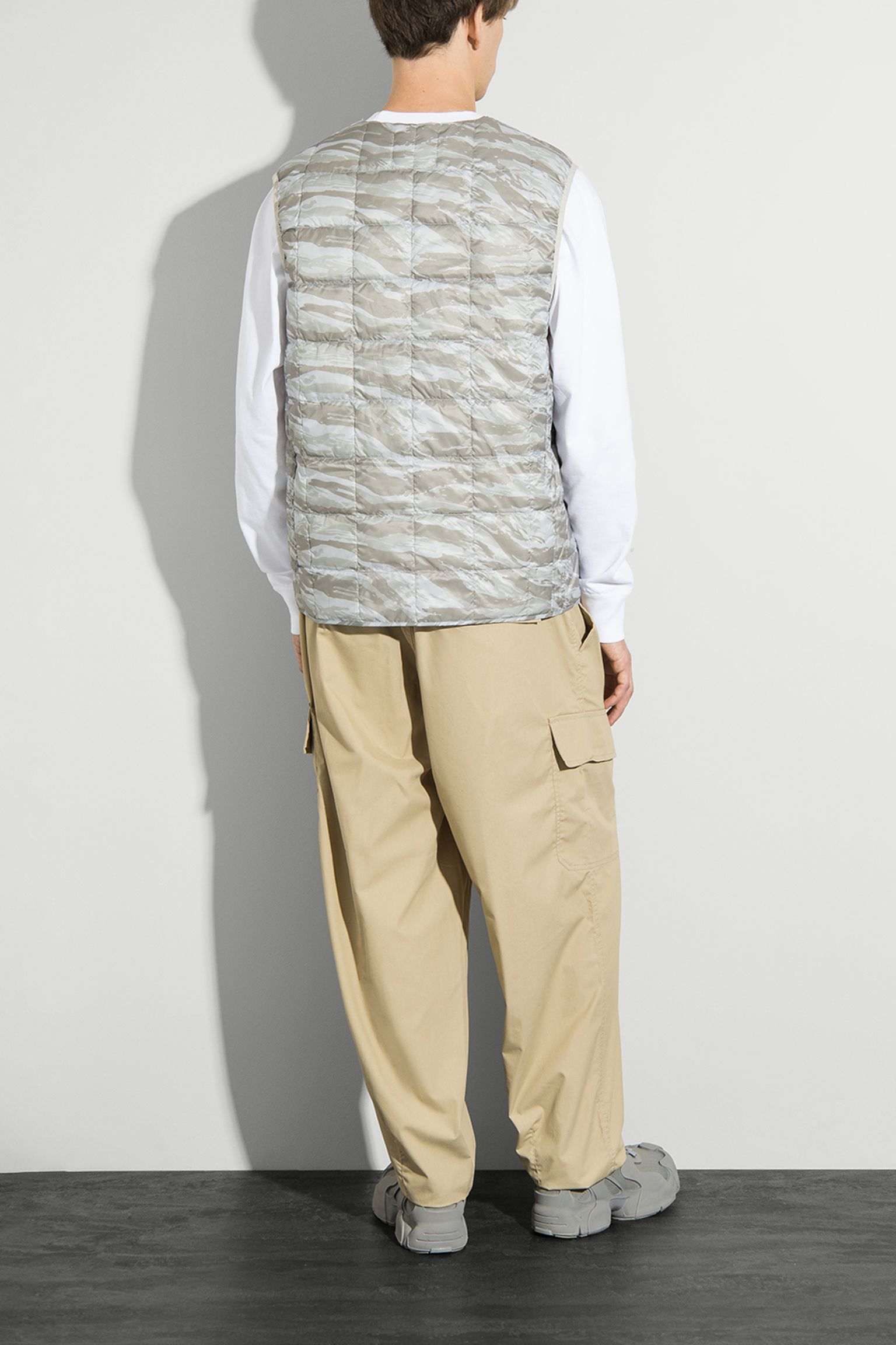 Стильные Жилет пуховой V NECK BUTTON DOWN VEST