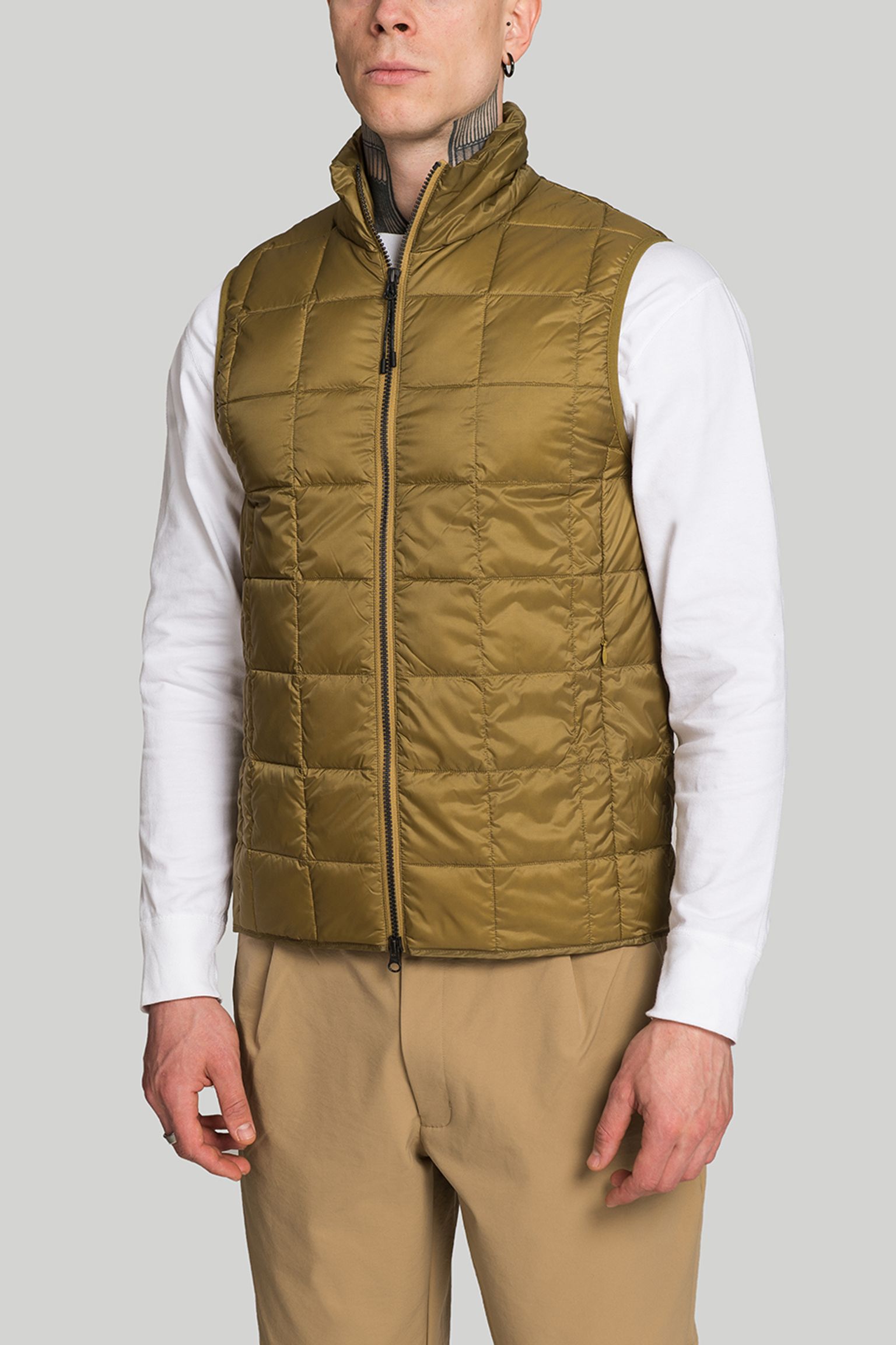 Жилет   HI NECK W-ZIP DOWN VEST