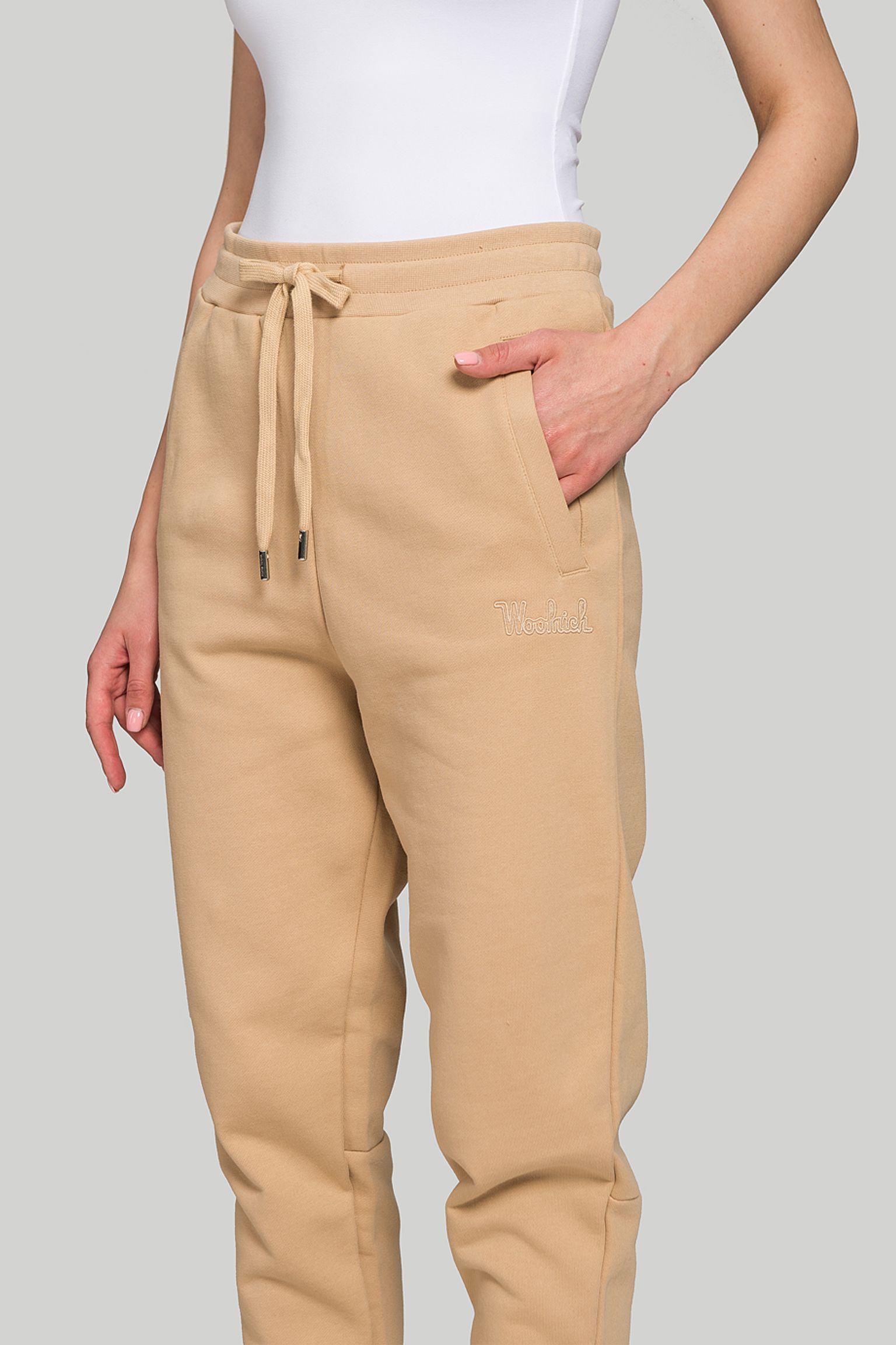Спортивные брюки Woolrich LOGO SWEATPANT с доставкой
