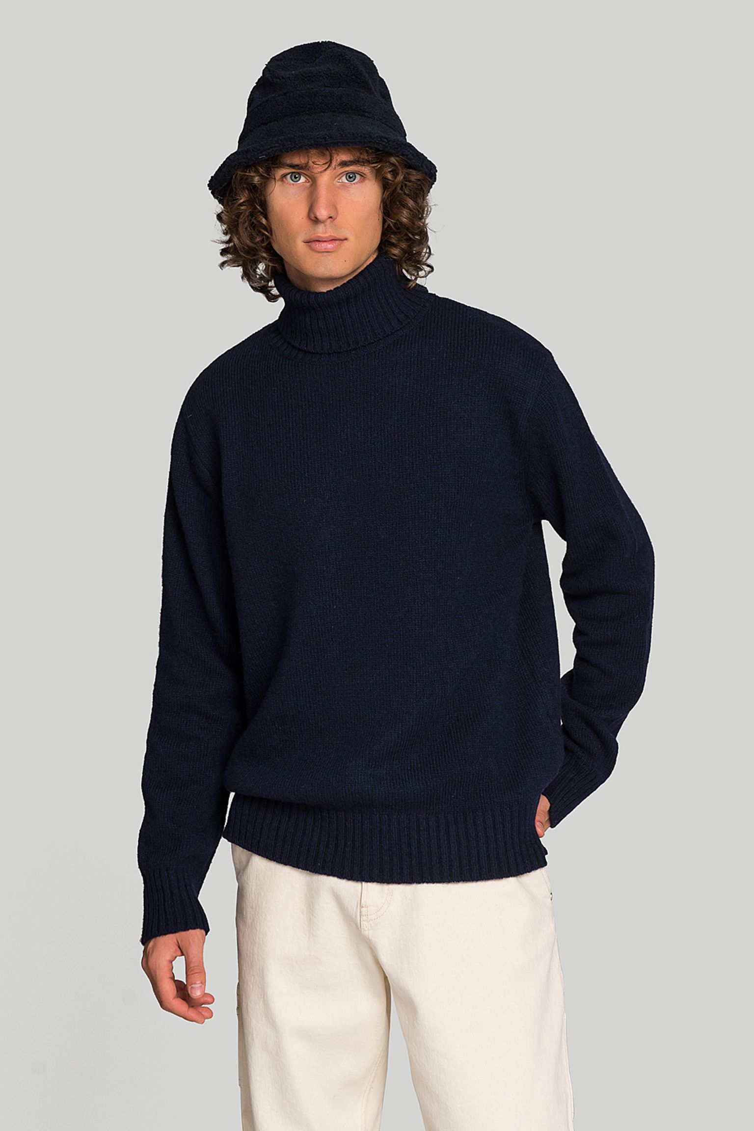 Гольф Universal Works ROLL NECK