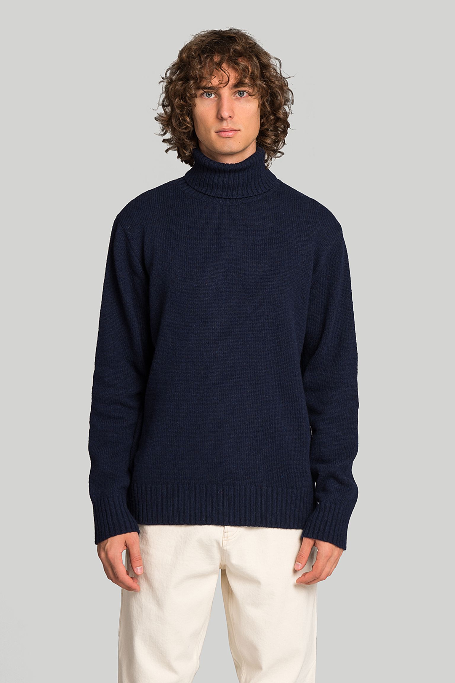 Гольф Universal Works ROLL NECK