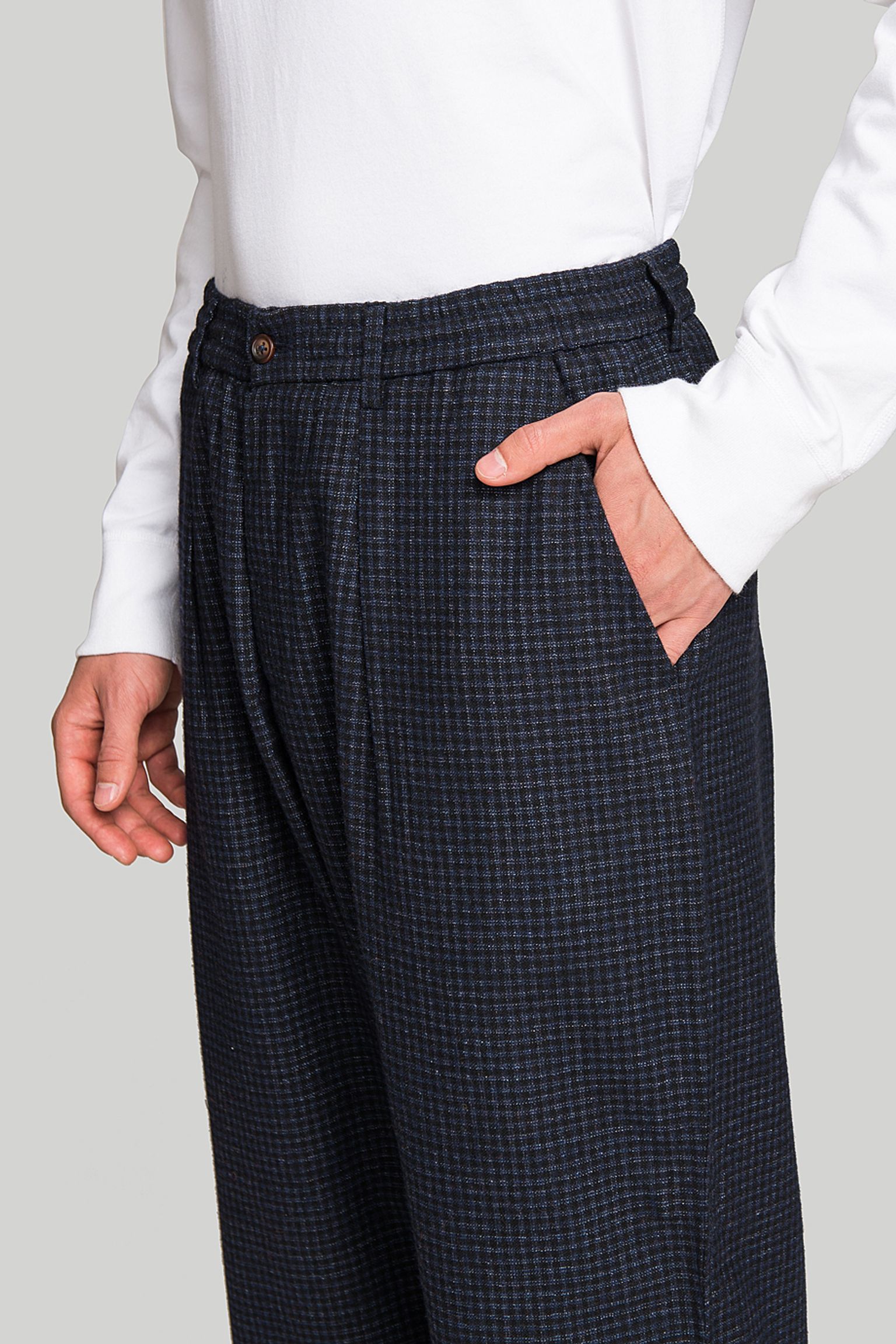 Брюки Universal Works PLEATED TRACK PANT