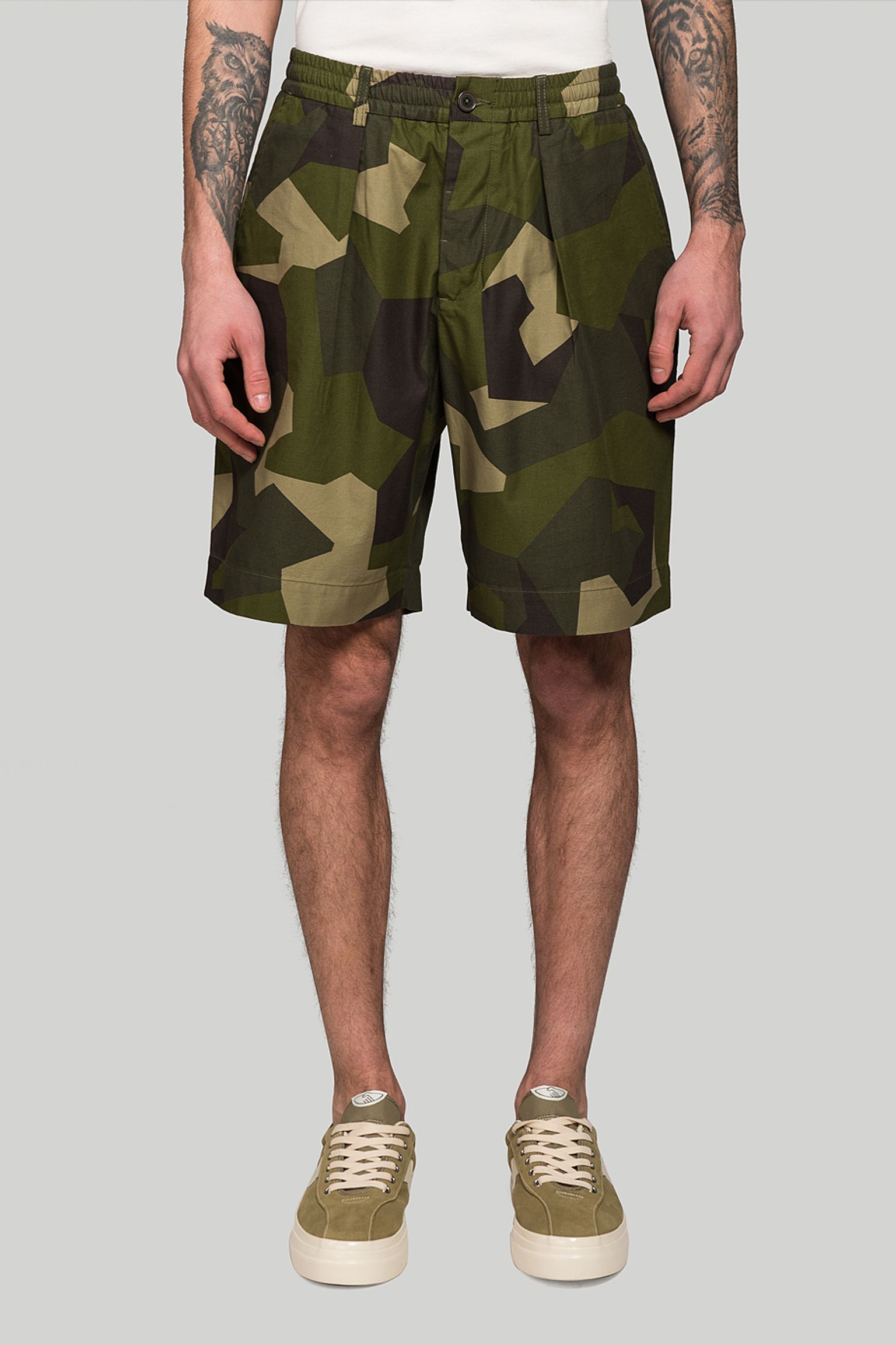 Шорты Universal Works PLEATED TRACK SHORT с доставкой
