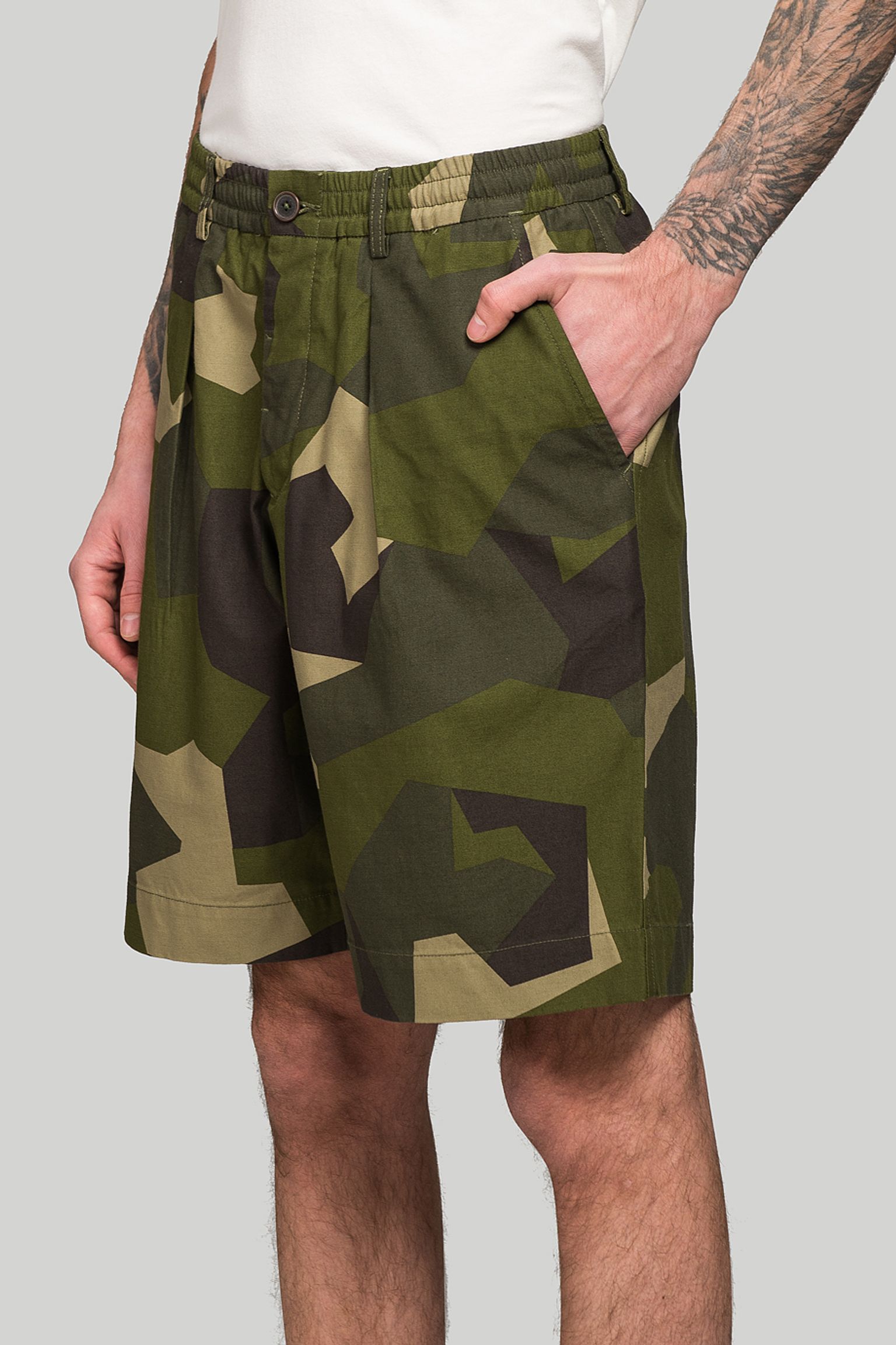 Стильные Шорты Universal Works PLEATED TRACK SHORT