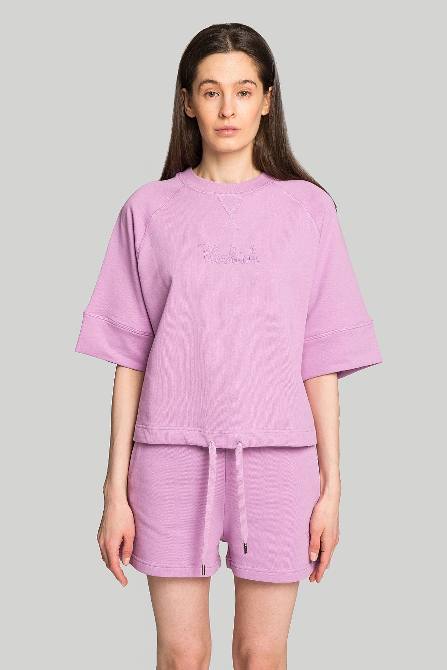 Свитшот Woolrich SHORT SLEEVE LOGO CREWNECK с доставкой