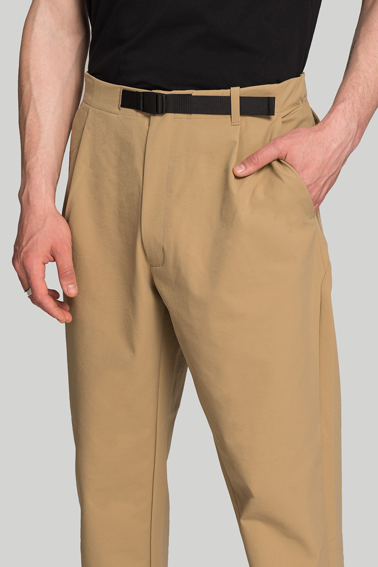 Брюки ONE TUCK TAPERED STRETCH PANTS