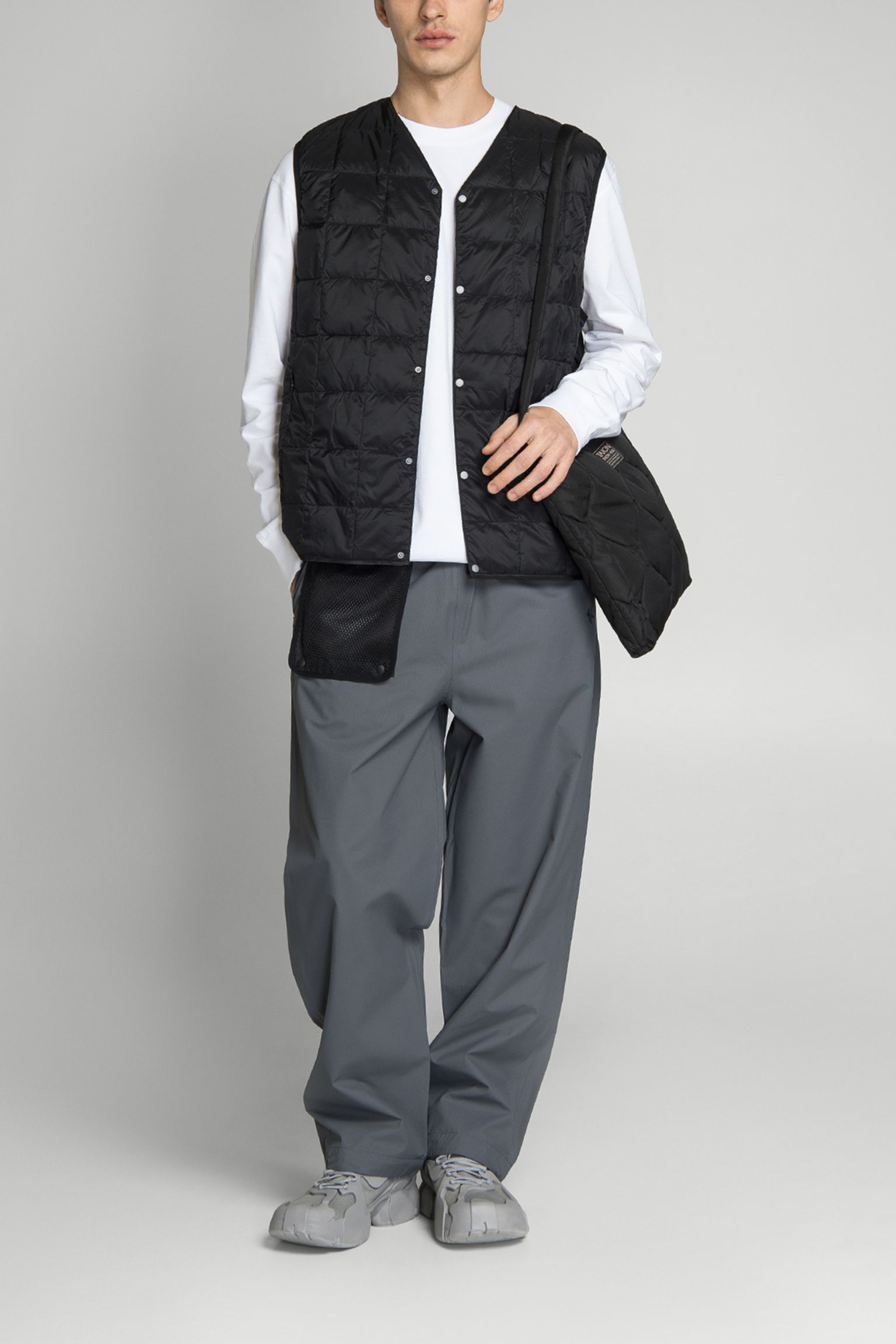 Жилет V NECK BUTTON DOWN VEST