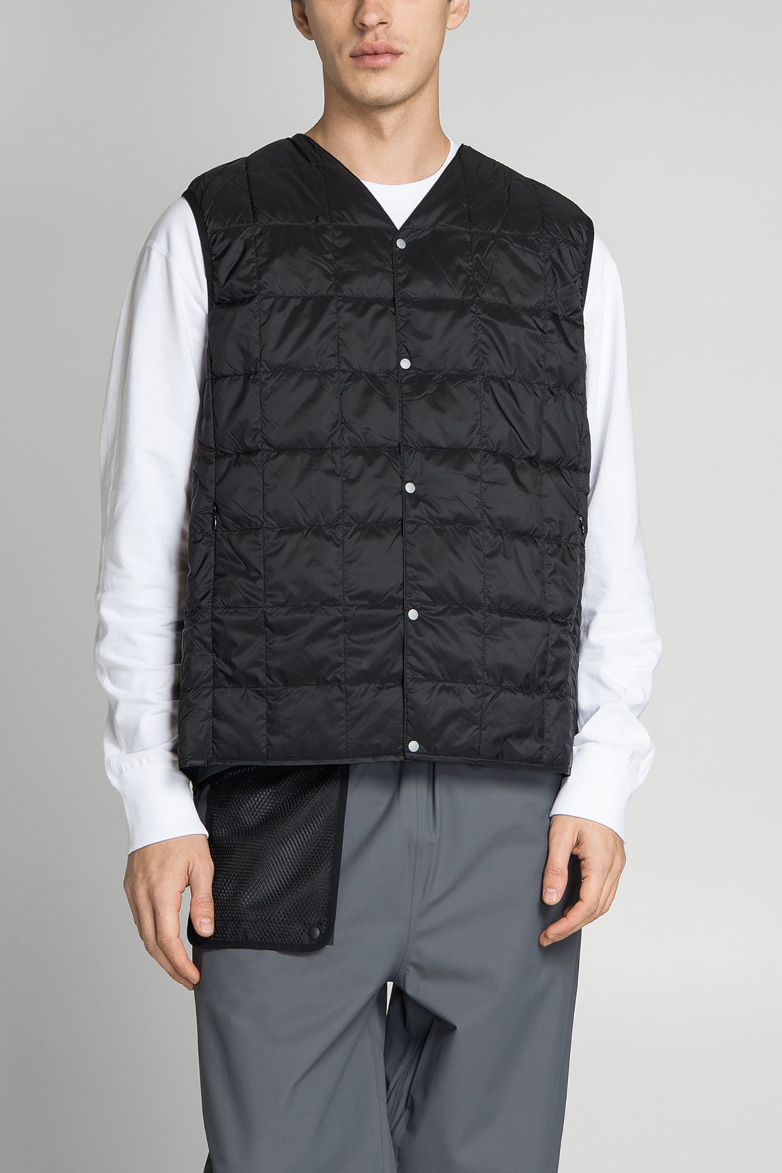 Жилет пуховой  V NECK BUTTON DOWN VEST с доставкой