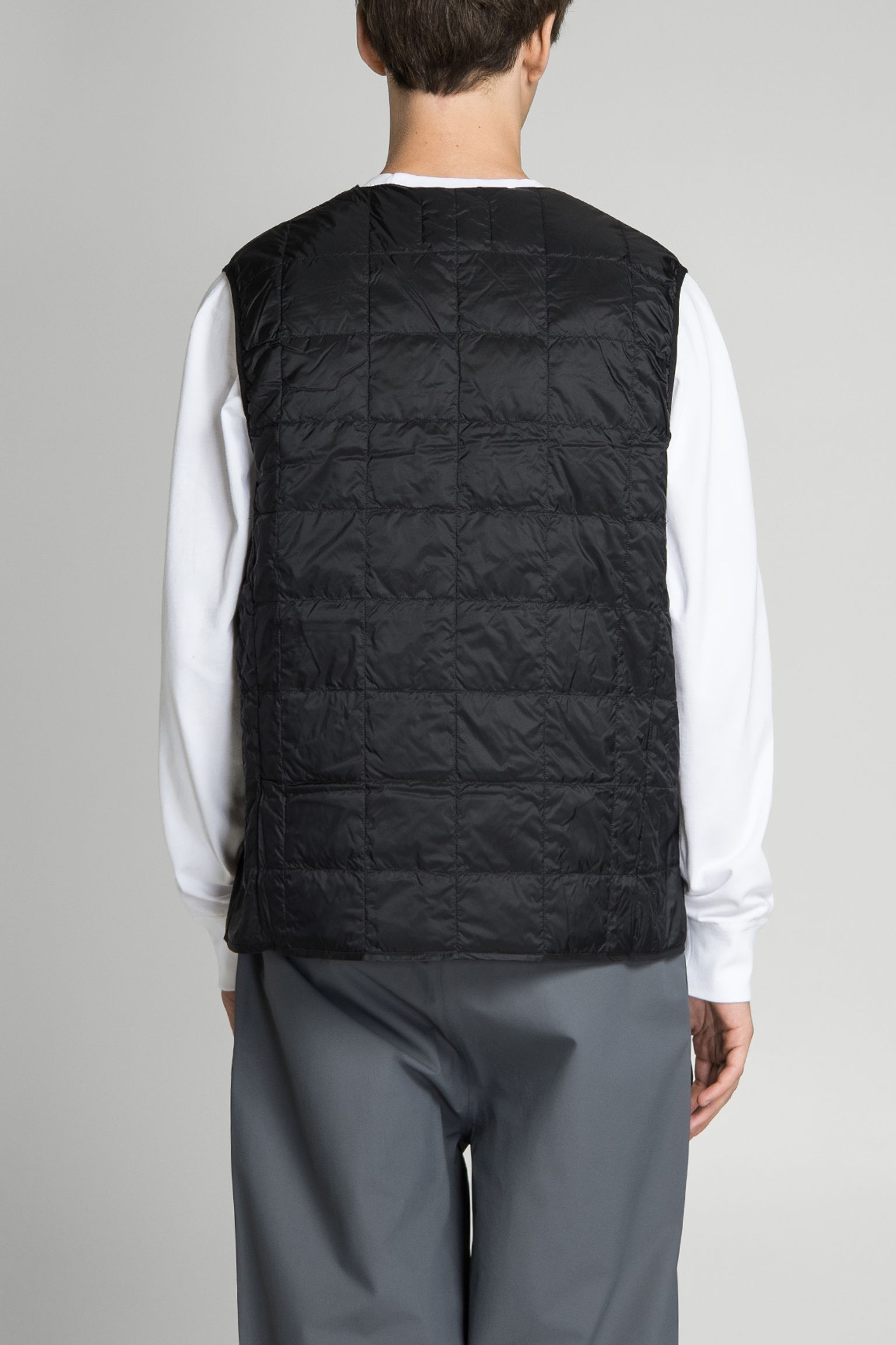 Жилет V NECK BUTTON DOWN VEST