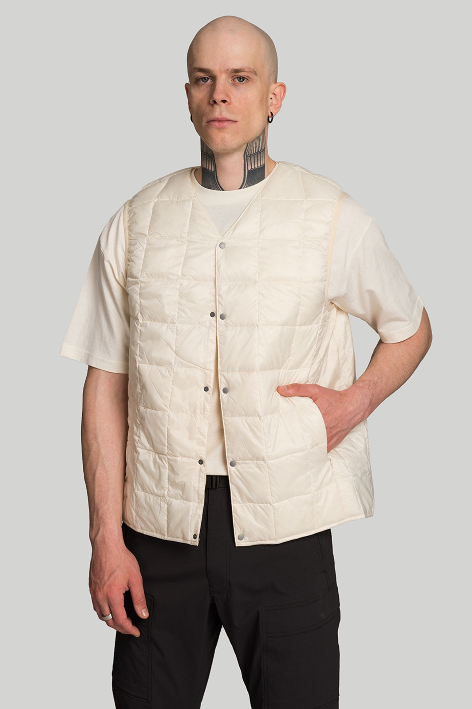 Жилет V-NECK BUTTON DOWN VEST