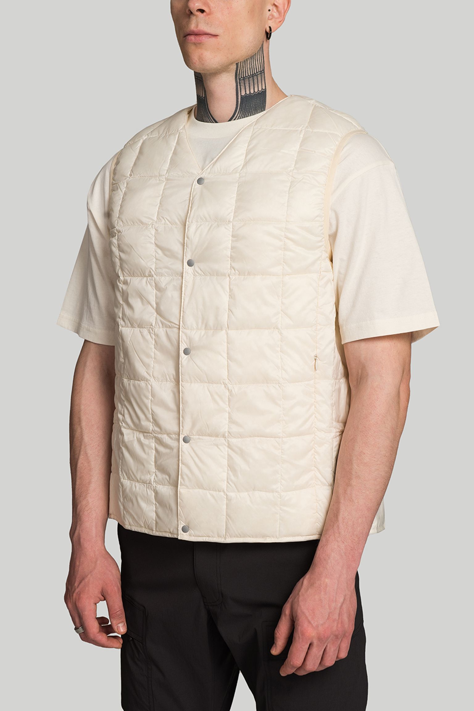 Жилет V-NECK BUTTON DOWN VEST