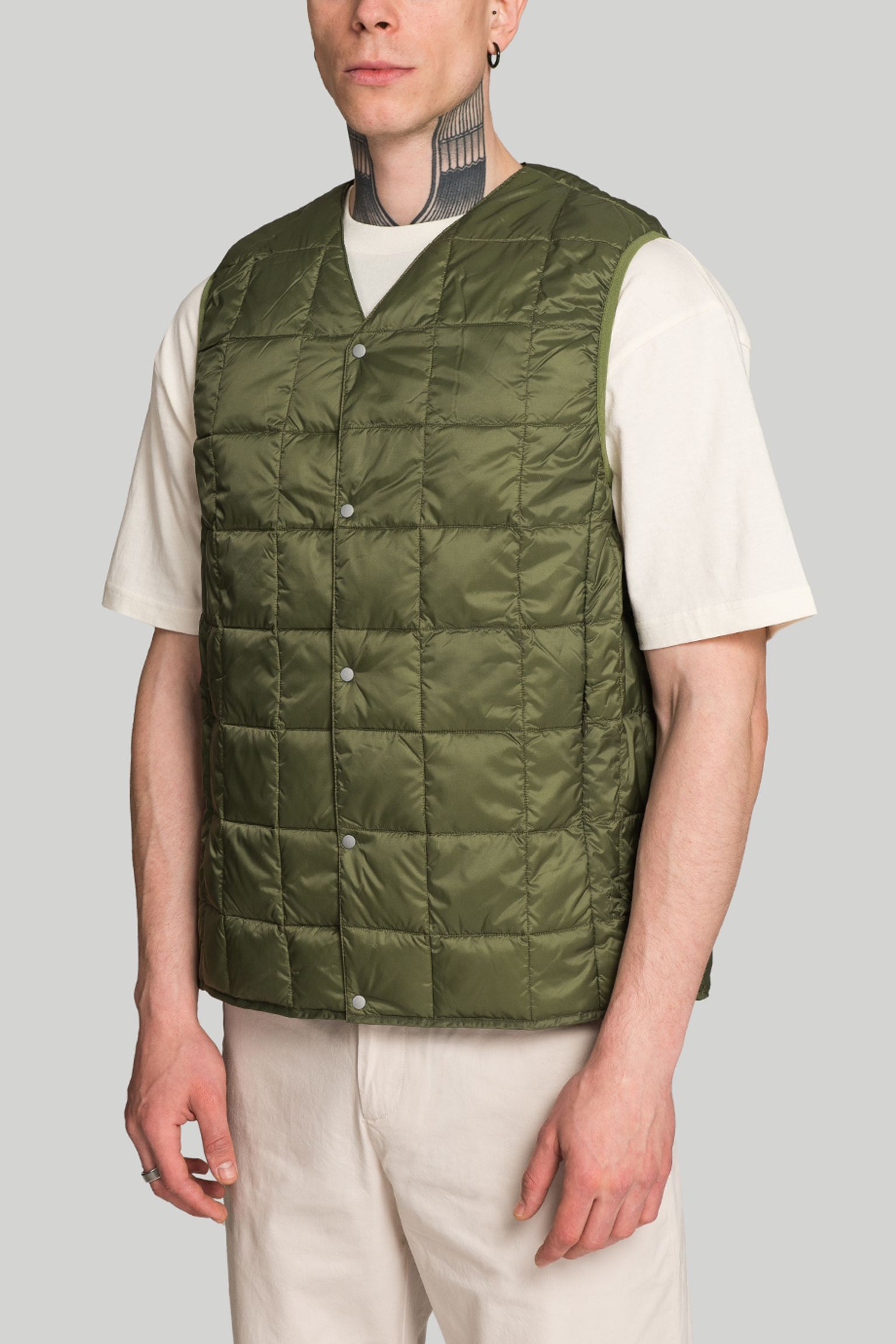 Широкий выбор Жилет V-NECK BUTTON DOWN VEST