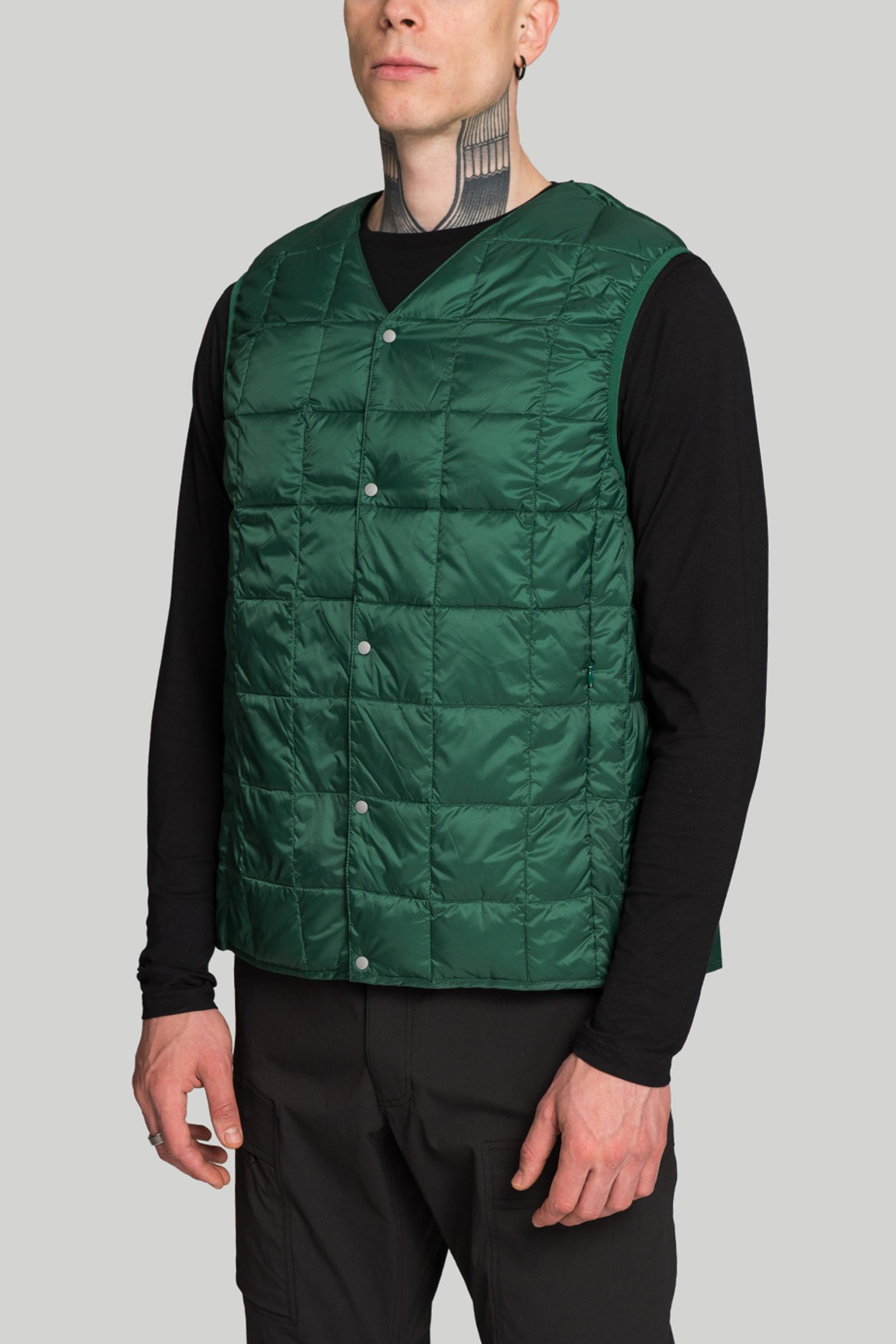 Жилет   V-NECK BUTTON DOWN VEST