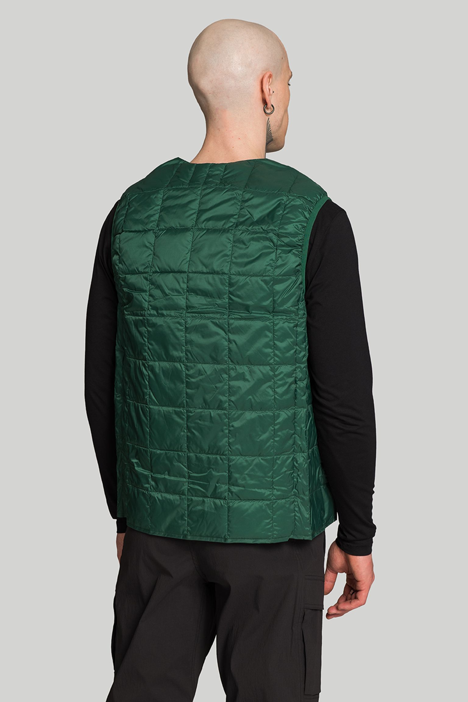 Жилет   V-NECK BUTTON DOWN VEST