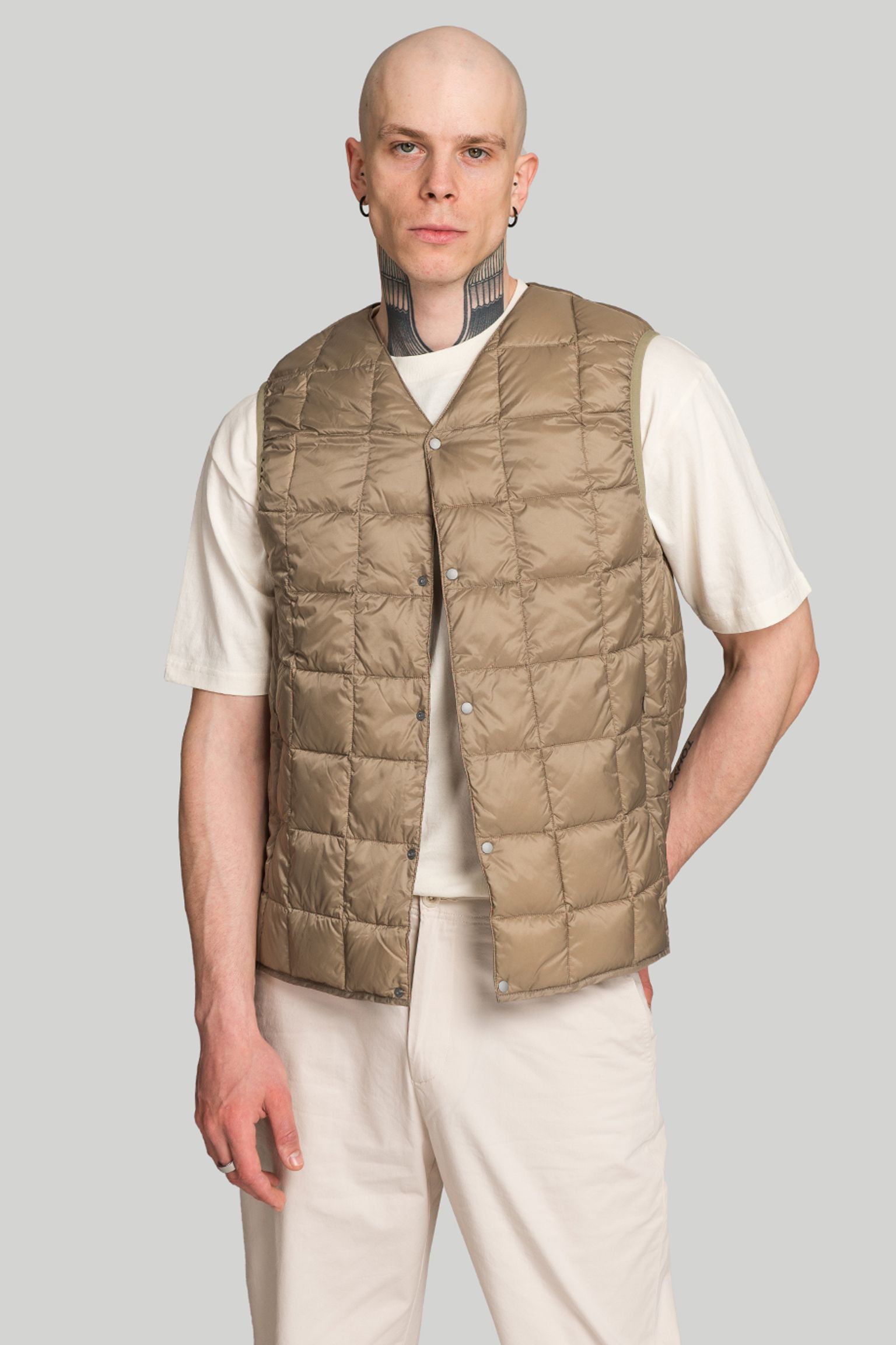 Жилет   V-NECK BUTTON DOWN VEST