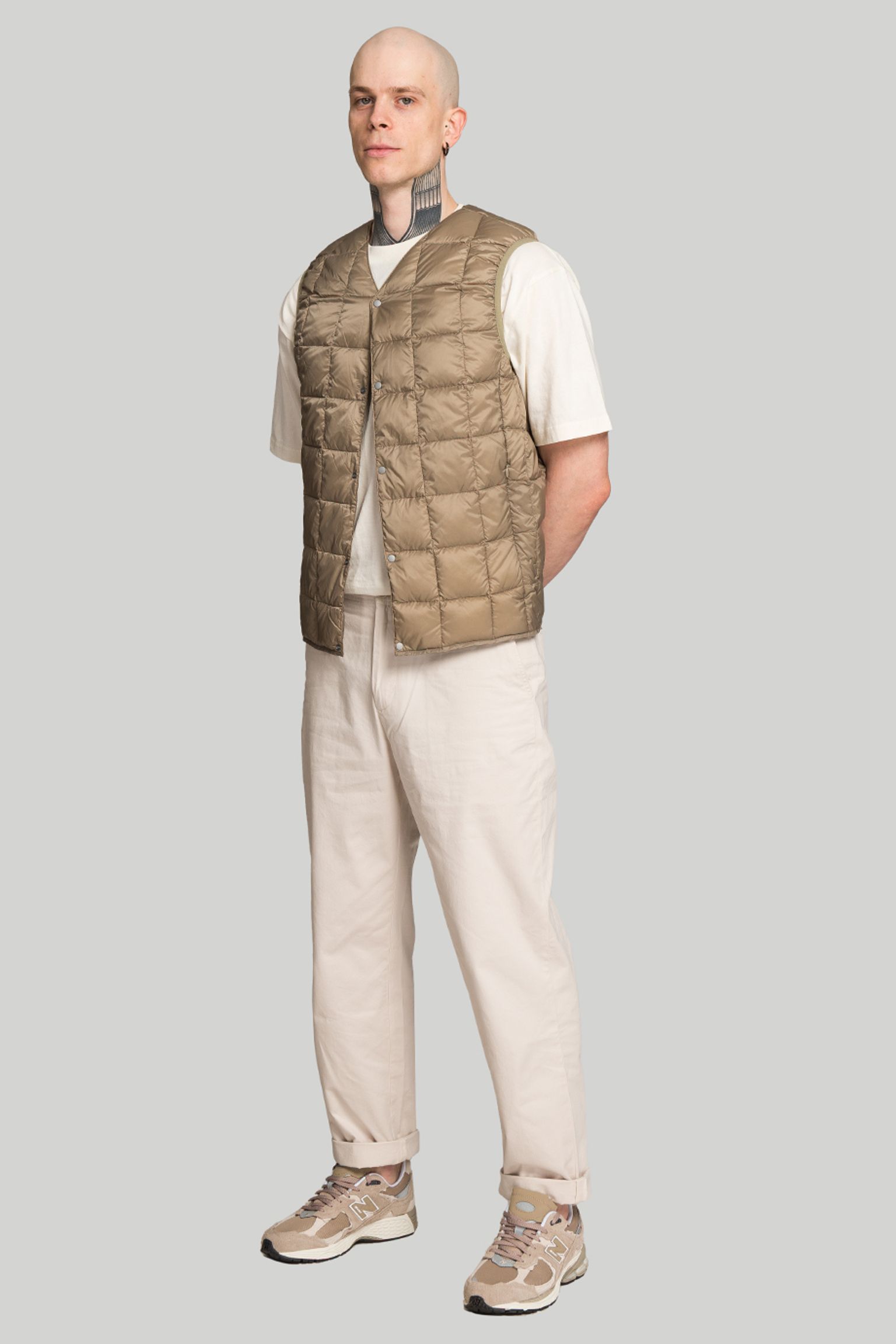 Жилет   V-NECK BUTTON DOWN VEST