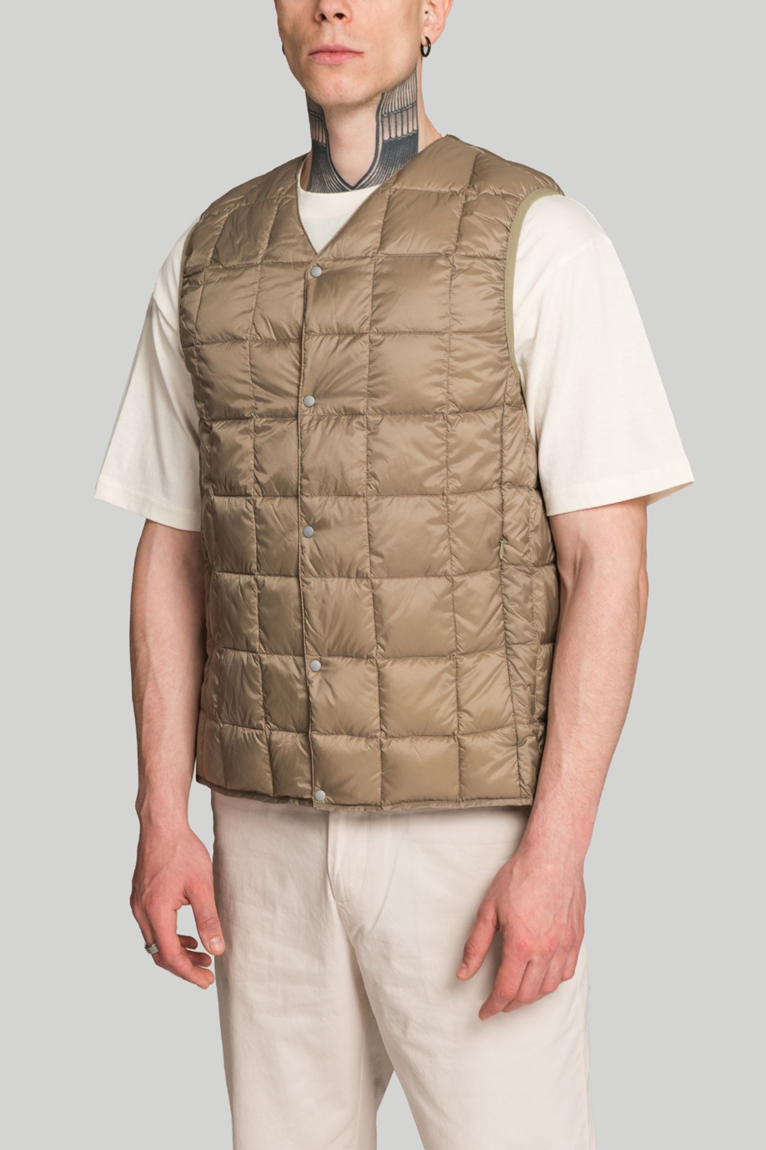 Жилет   V-NECK BUTTON DOWN VEST