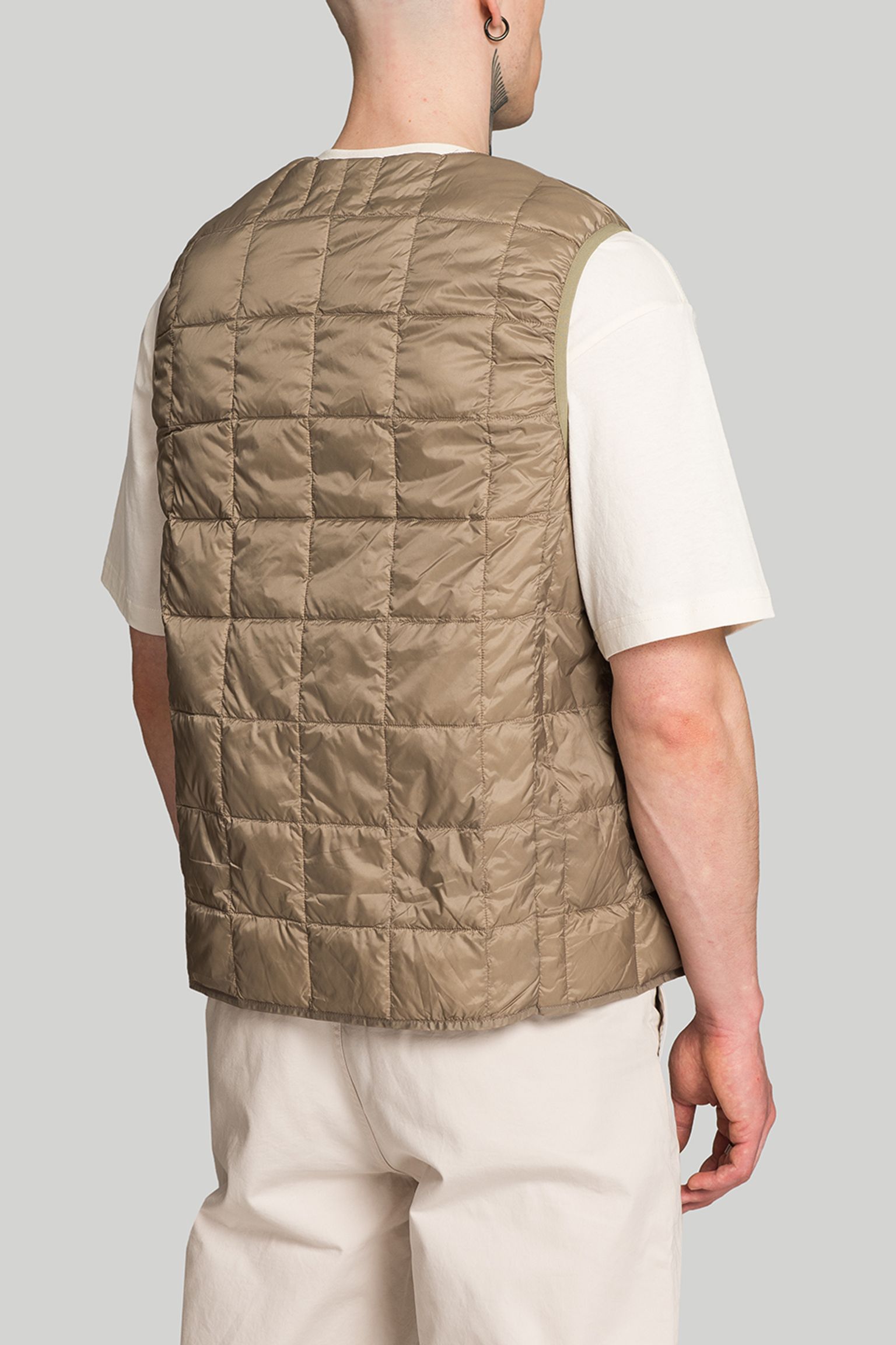 Жилет   V-NECK BUTTON DOWN VEST