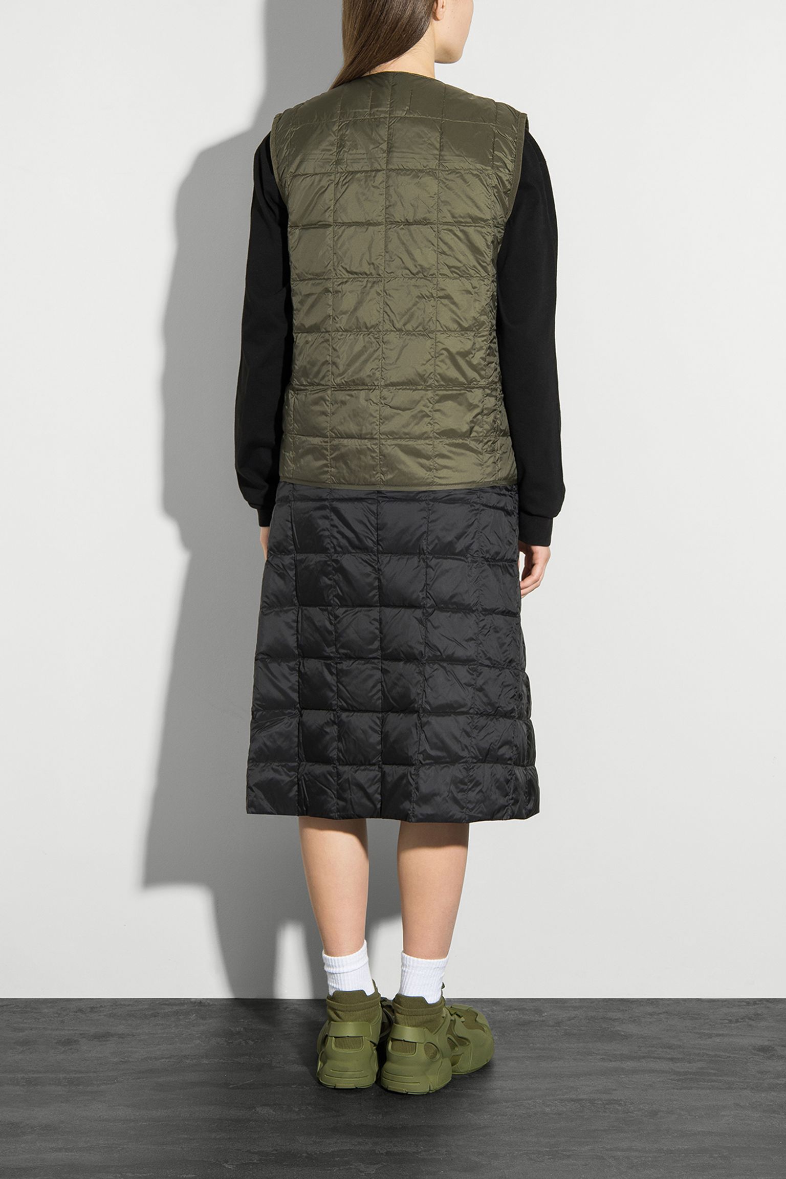 Стильные Жилет пуховой  V NECK BUTTON DOWN VEST