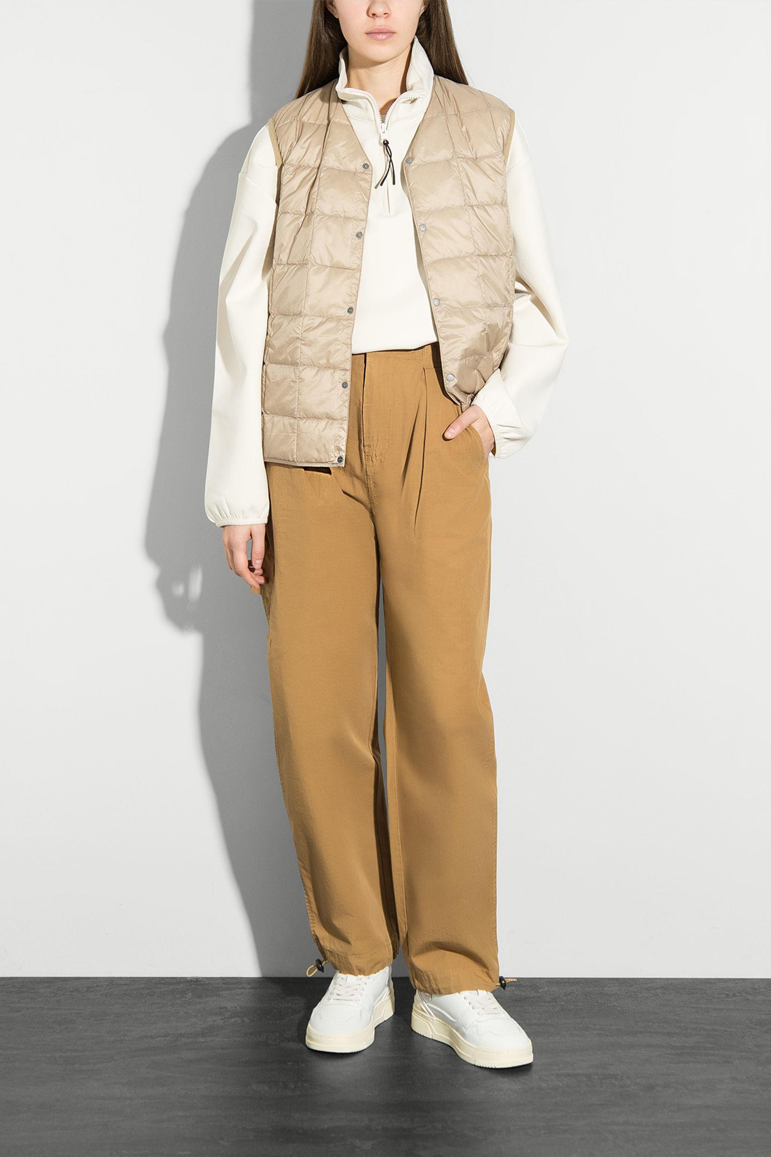 Жилет пуховой  V NECK BUTTON DOWN VEST купить в Украине