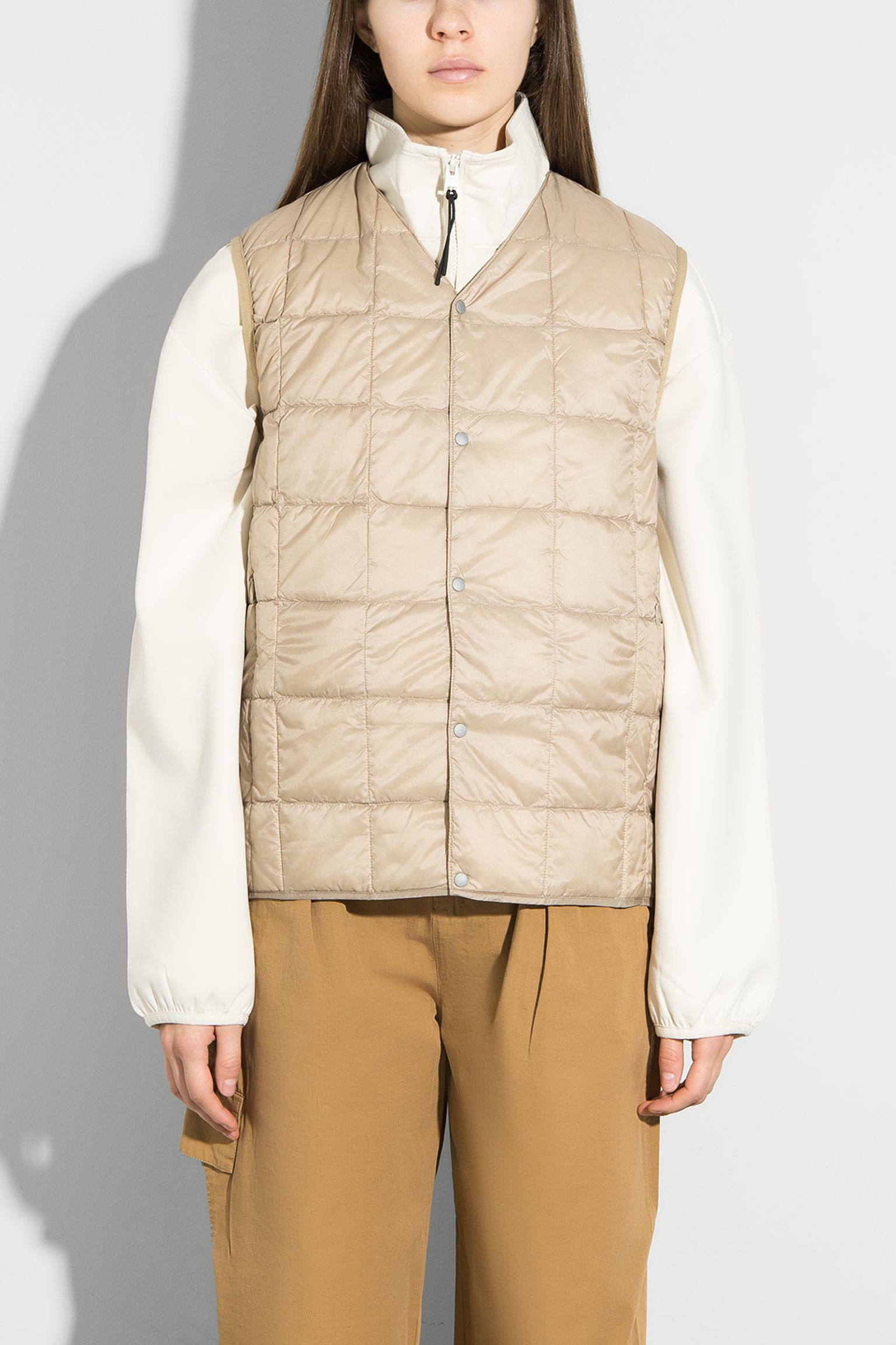 Жилет пуховой  V NECK BUTTON DOWN VEST с доставкой
