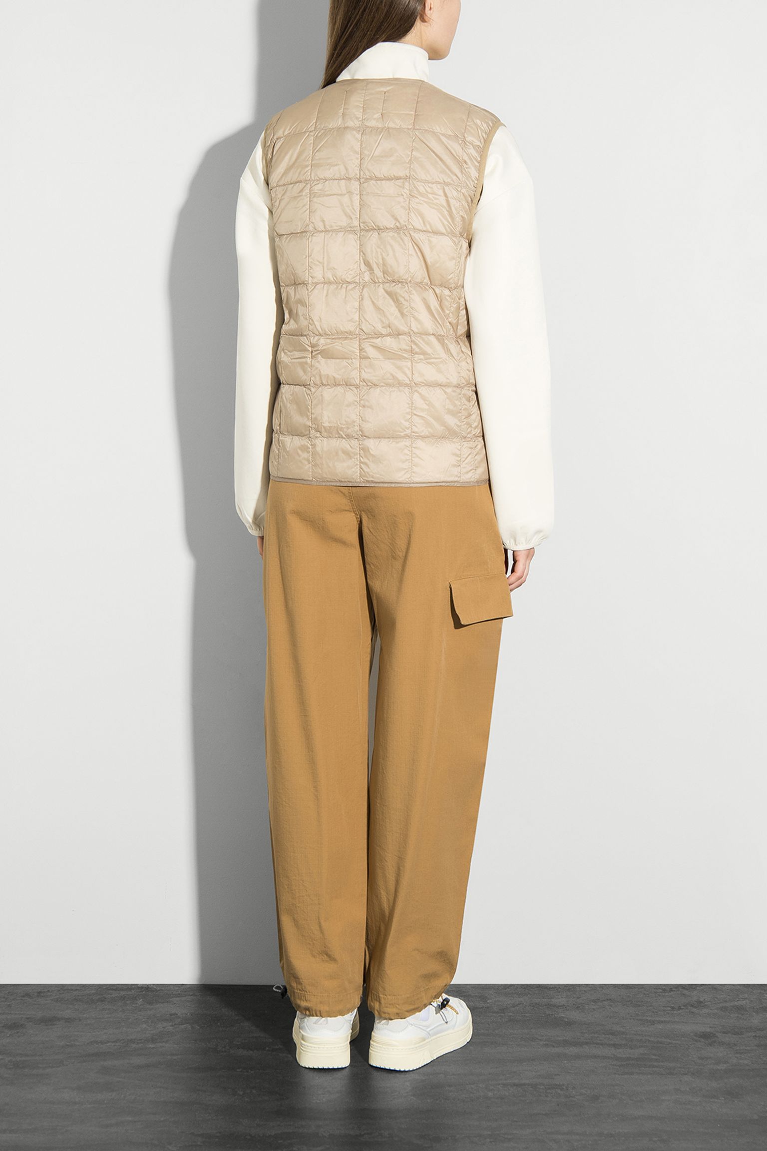 Стильные Жилет пуховой  V NECK BUTTON DOWN VEST