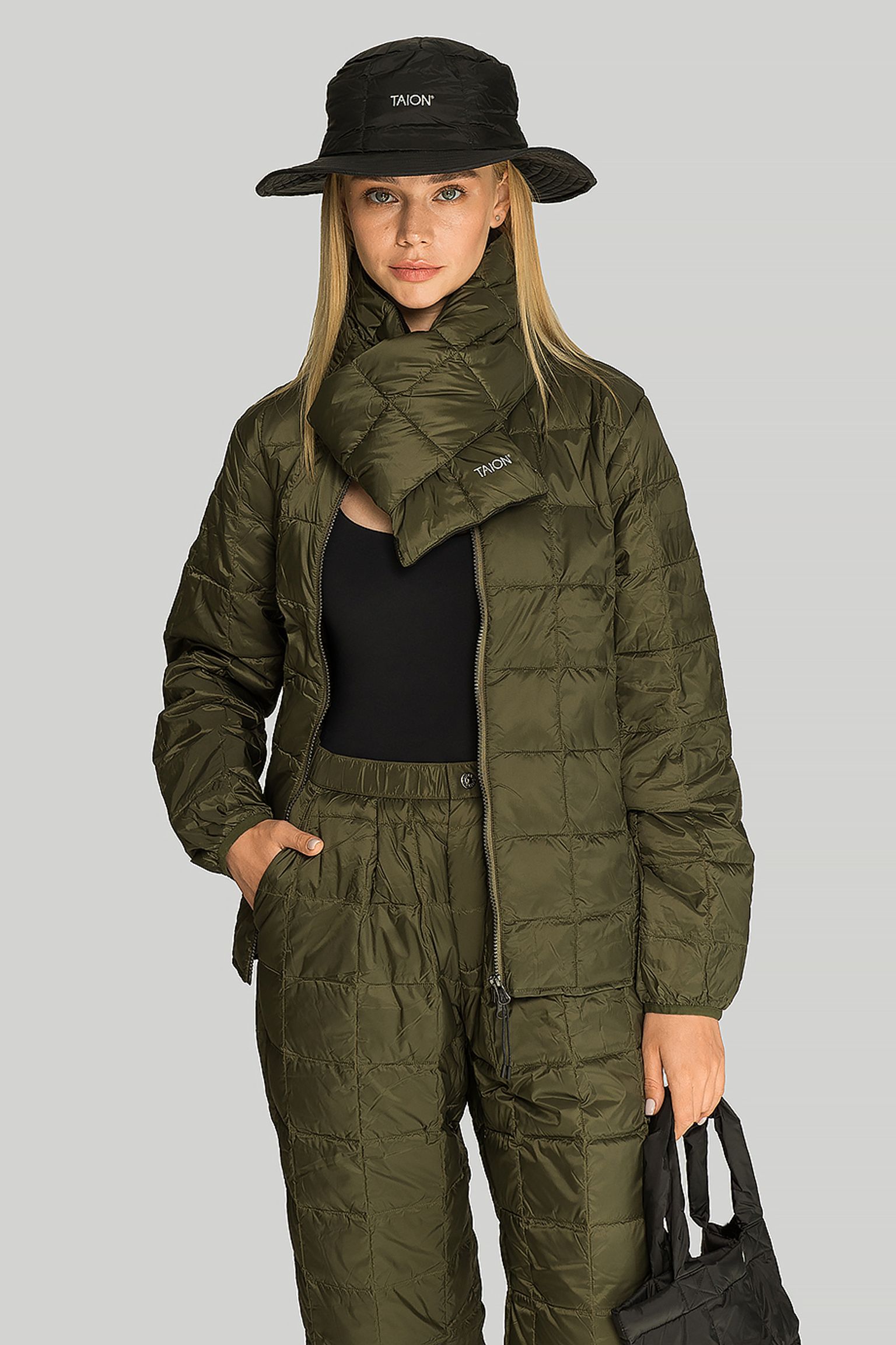 Пуховик  HI NECK W-ZIP DOWN JKT с доставкой