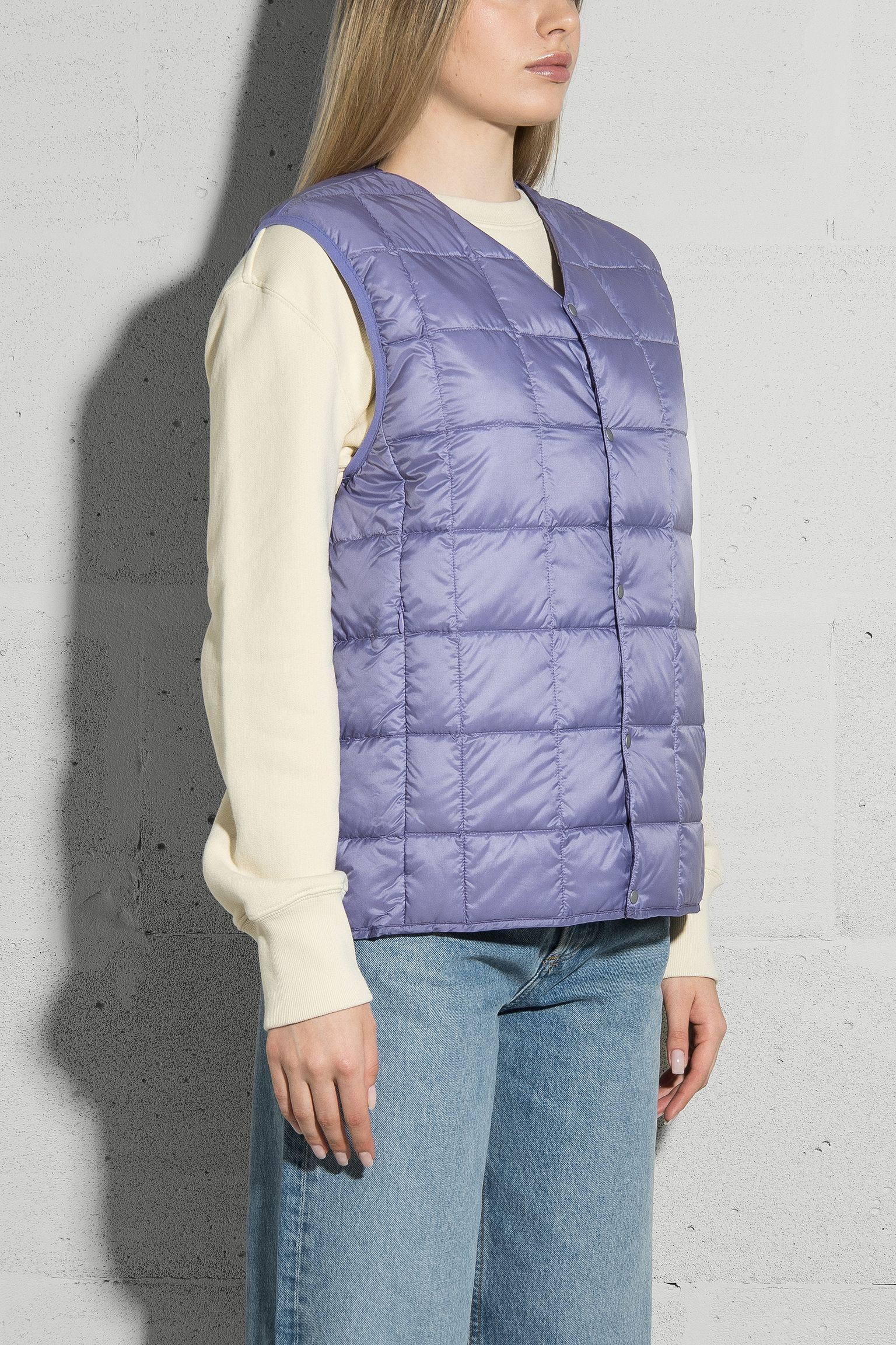 Жилет пуховой  V NECK DOWN VEST с доставкой