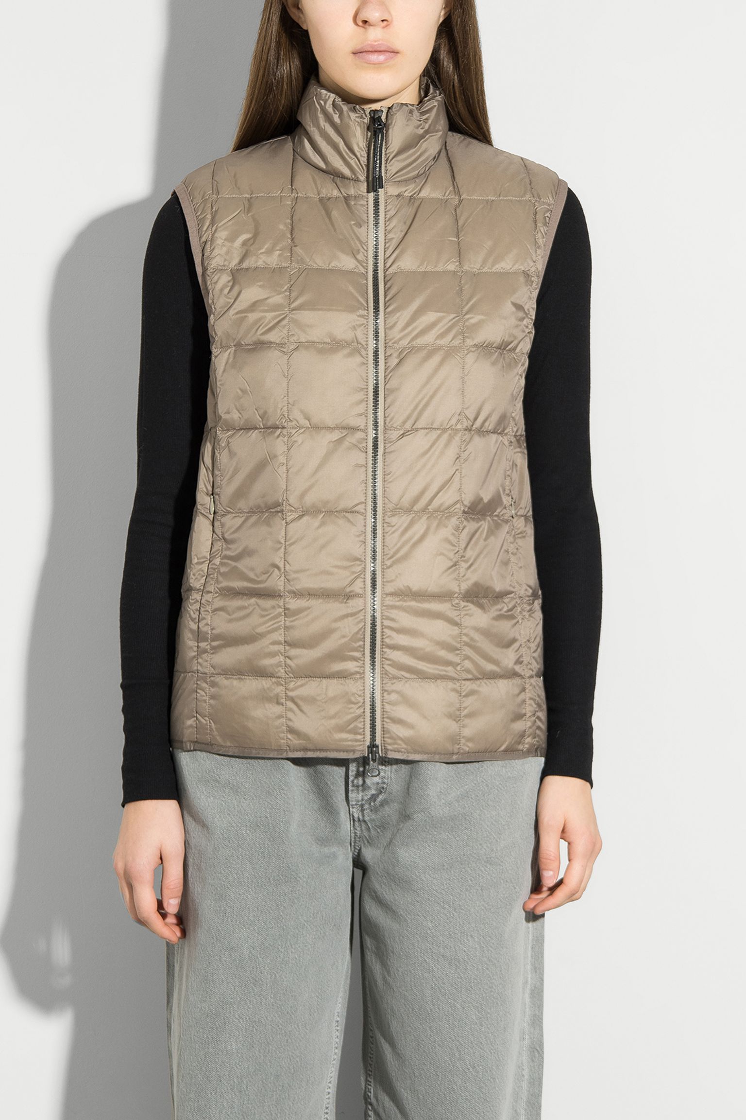 Жилет пуховой  HI NECK W-ZIP DOWN VEST с доставкой