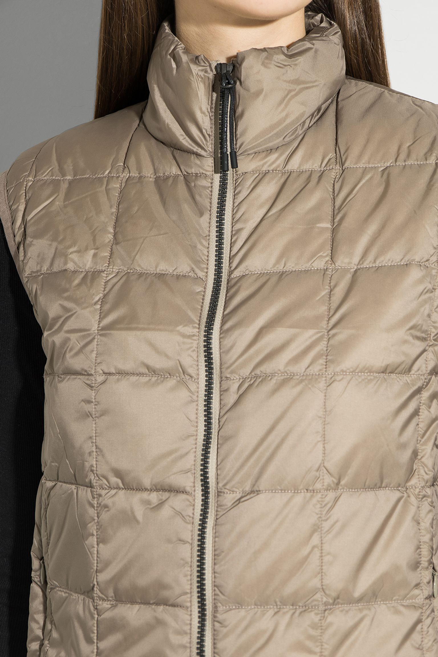 Широкий выбор Жилет пуховой  HI NECK W-ZIP DOWN VEST