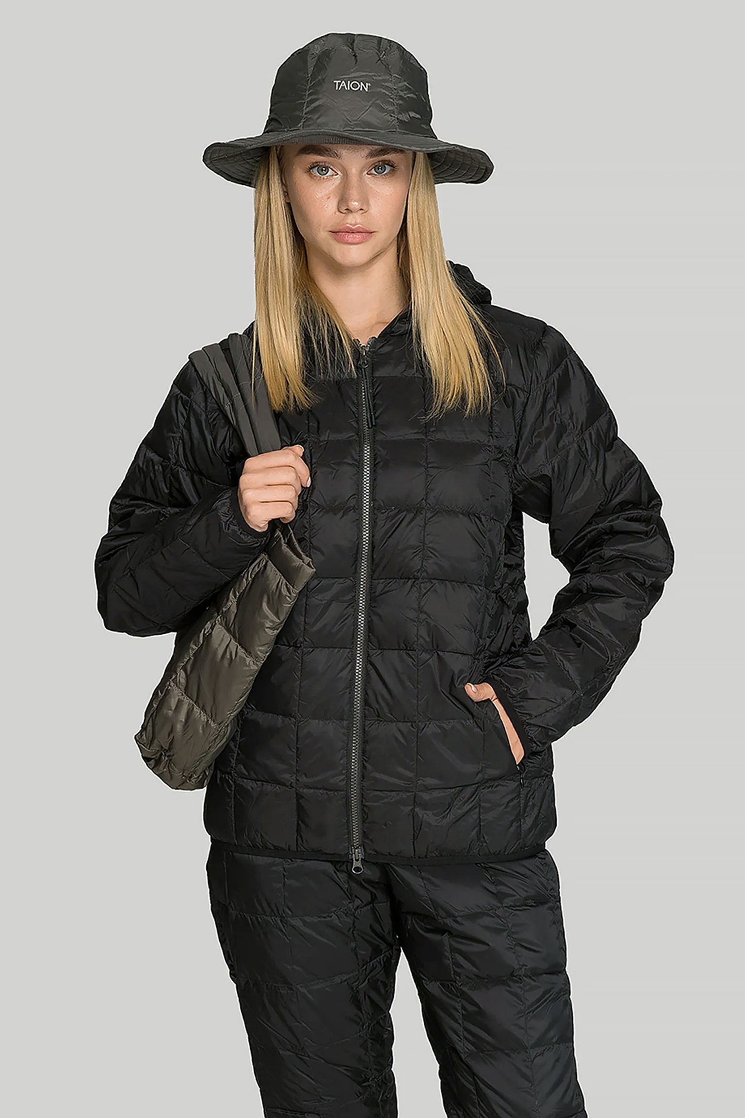 Пуховик OVER SIZE W-ZIP DOWN HOODIE с доставкой