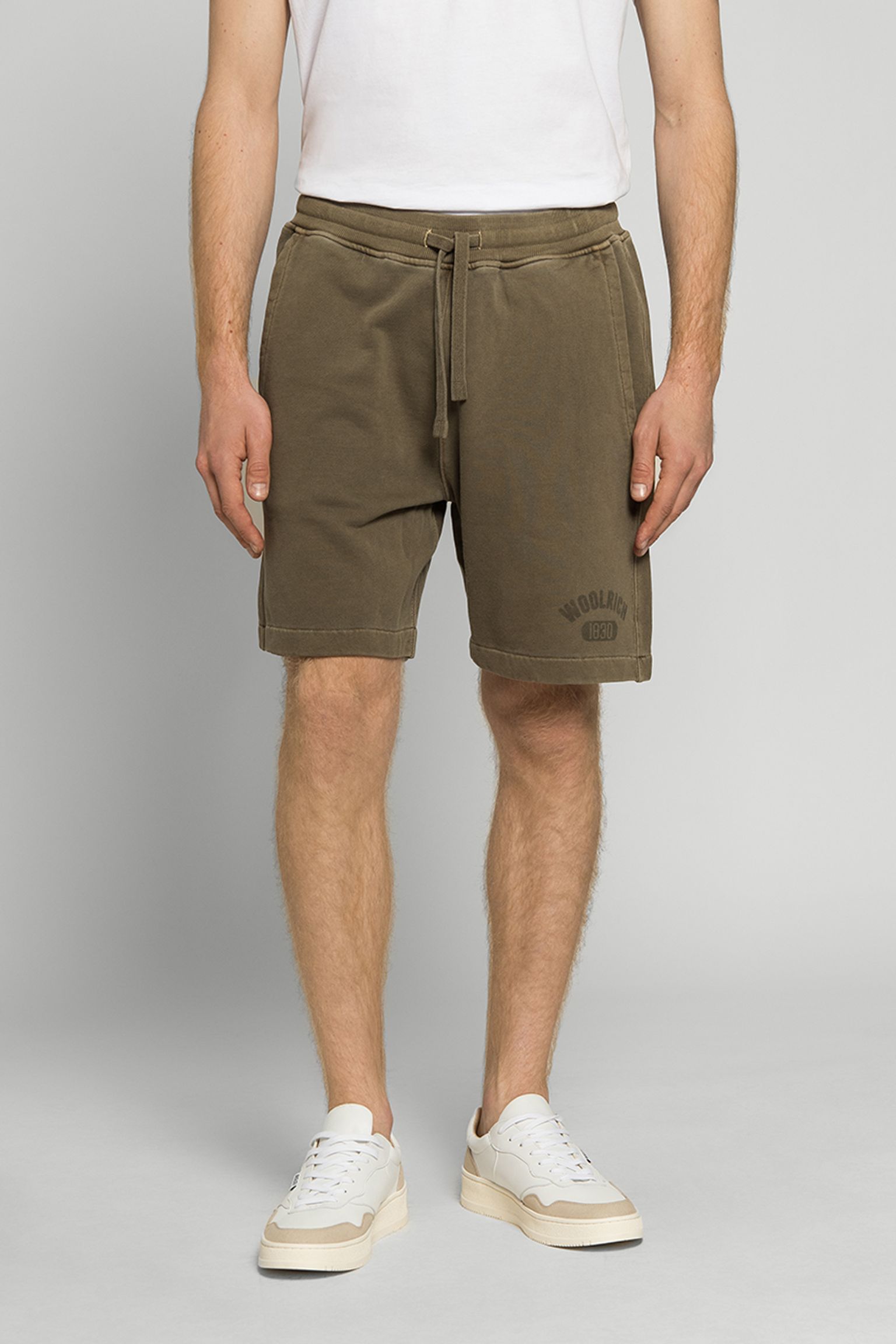 Шорты Woolrich GARMENT DYED LOGO SHORTS