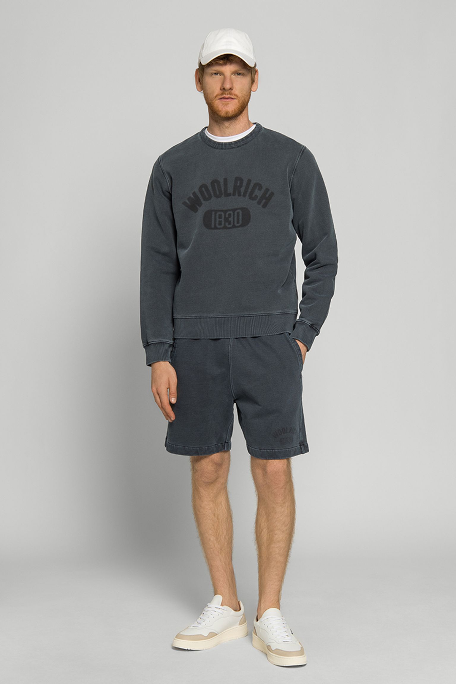 Світшот Woolrich GARMENT DYED LOGO CREWNECK з доставкою