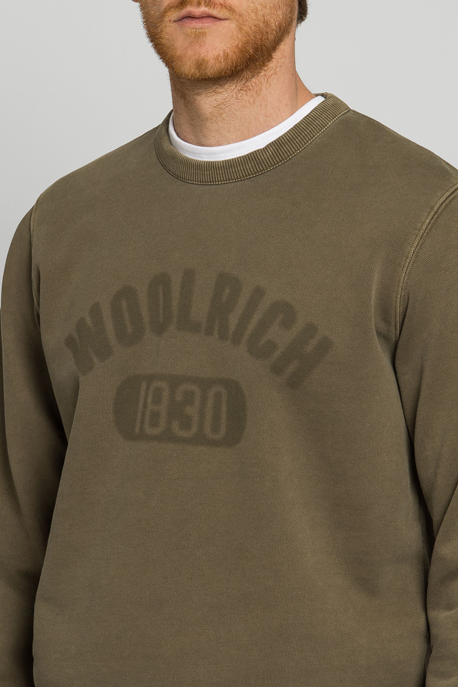 Широкий выбор Свитшот Woolrich GARMENT DYED LOGO CREWNECK