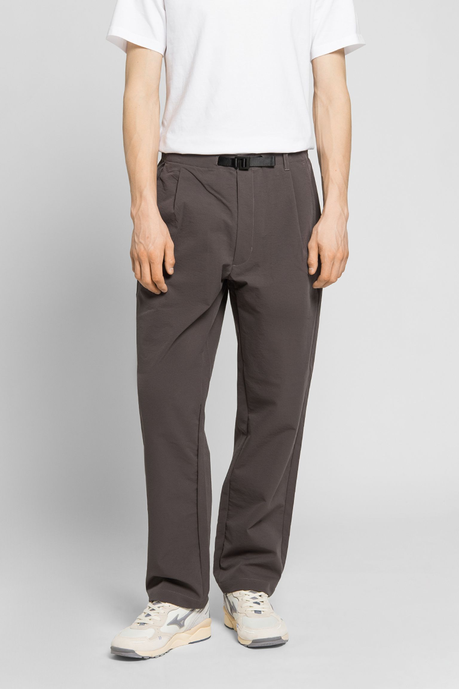 Брюки One Tuck Tapered Ankle Pants