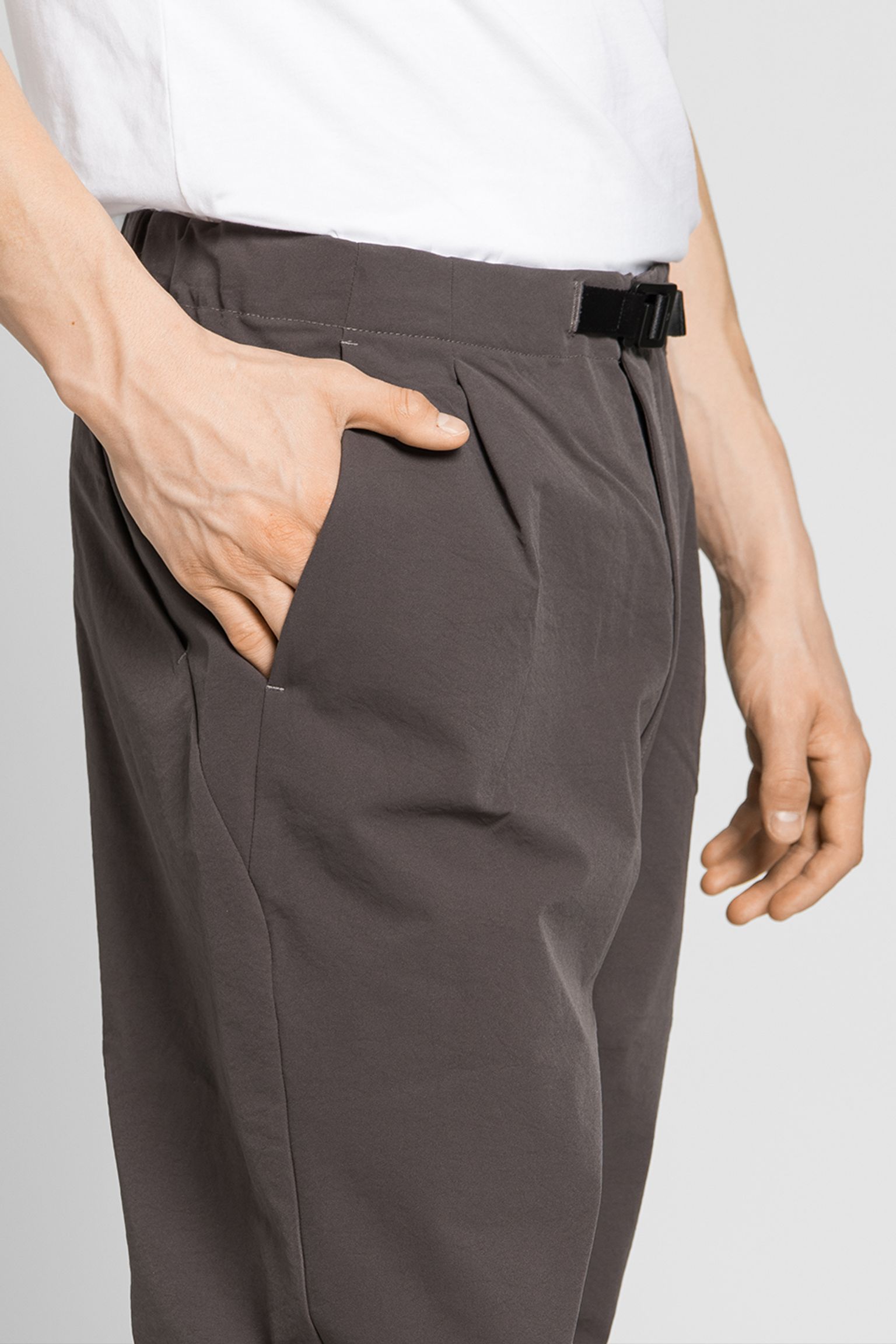 Широкий выбор Брюки One Tuck Tapered Ankle Pants