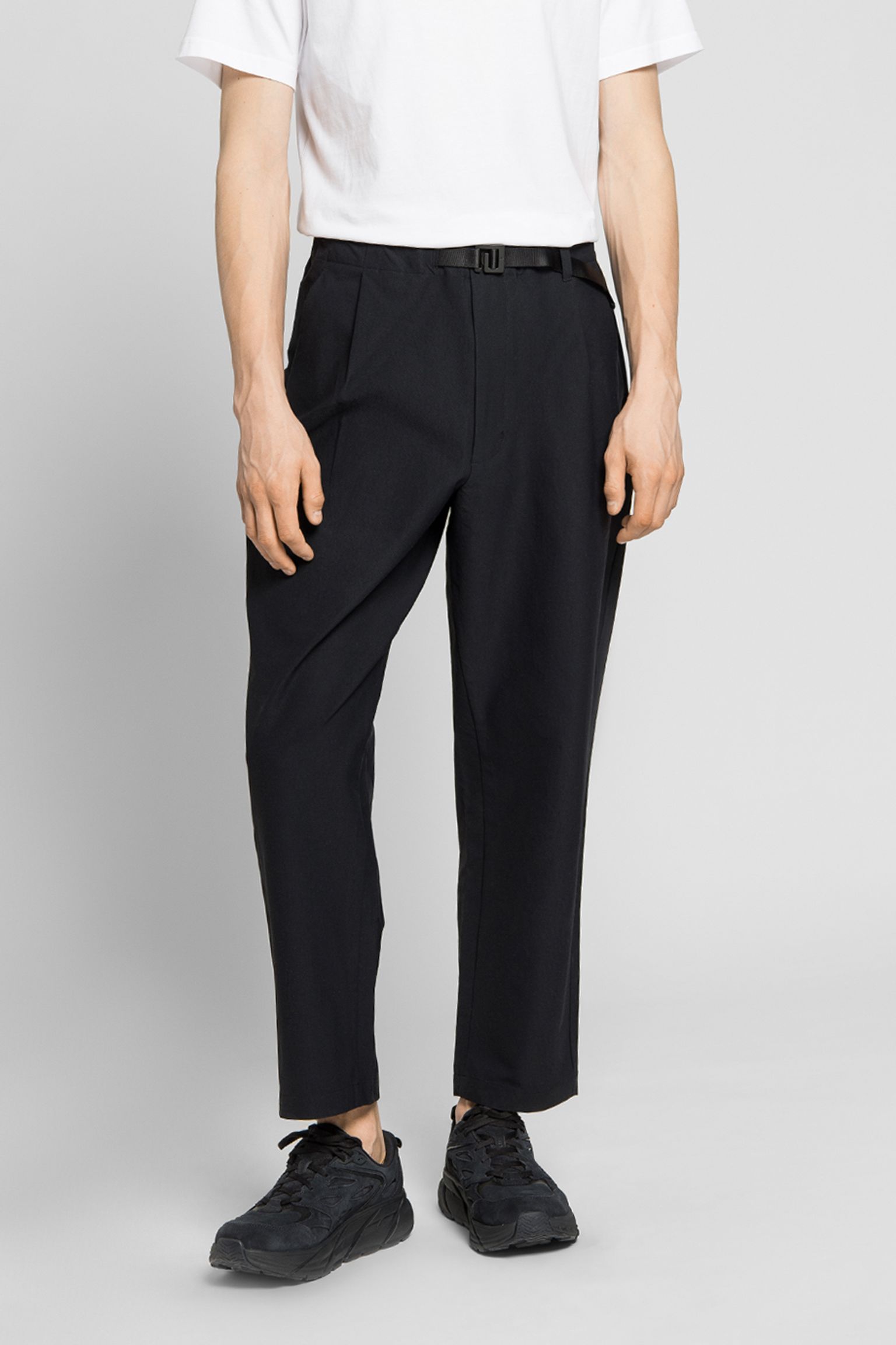 Брюки Goldwin One Tuck Tapered Ankle Pants