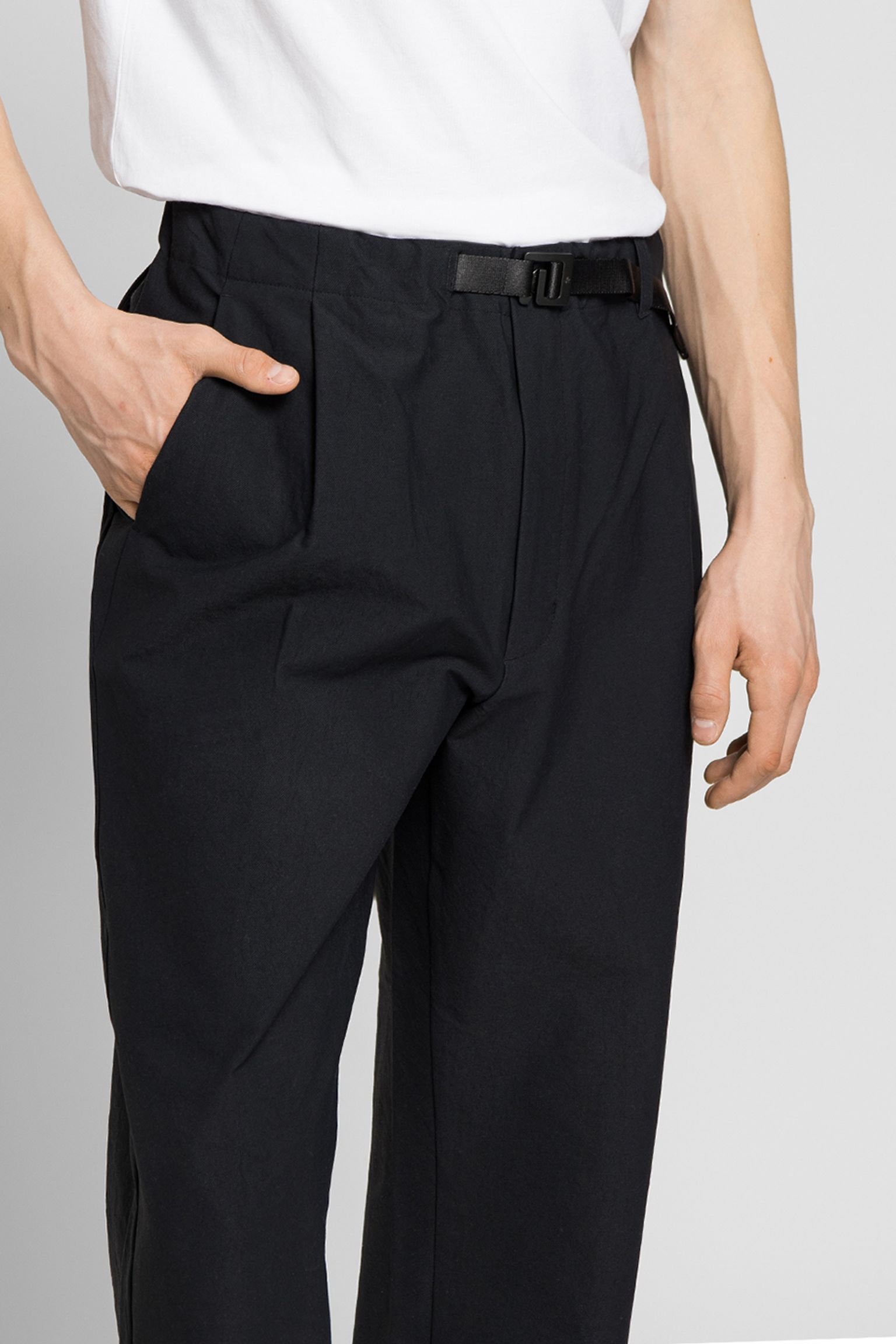 Брюки Goldwin One Tuck Tapered Ankle Pants