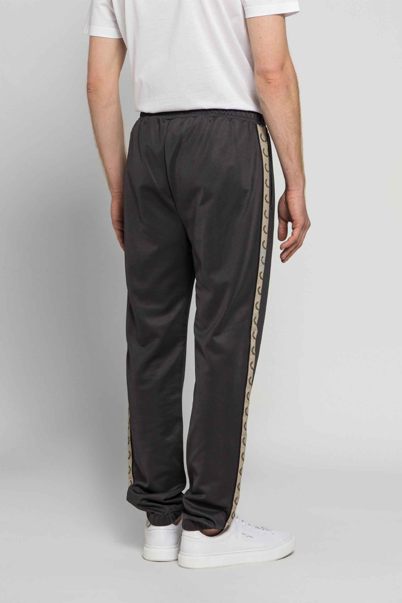 Стильні Спортивні брюки Fred Perry CONTRAST TAPE TRACK PANT