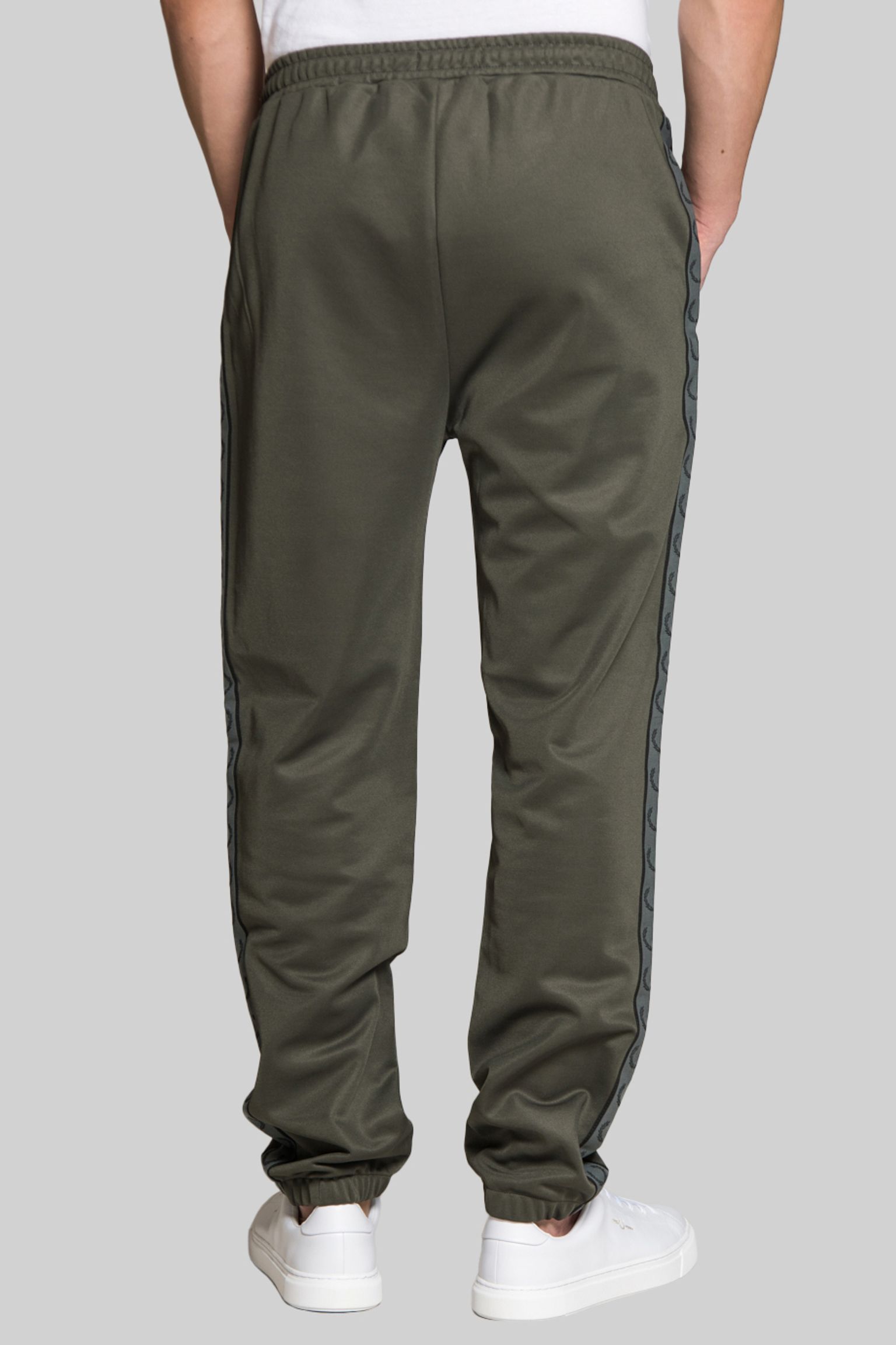 Спортивні брюки SEASONAL TAPED TRACK PANT з доставкою