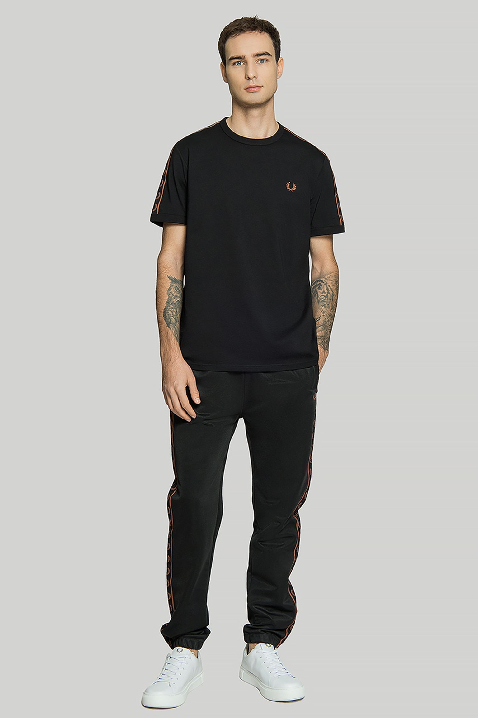 Спортивні брюки SEASONAL TAPED TRACK PANT купити в Україні