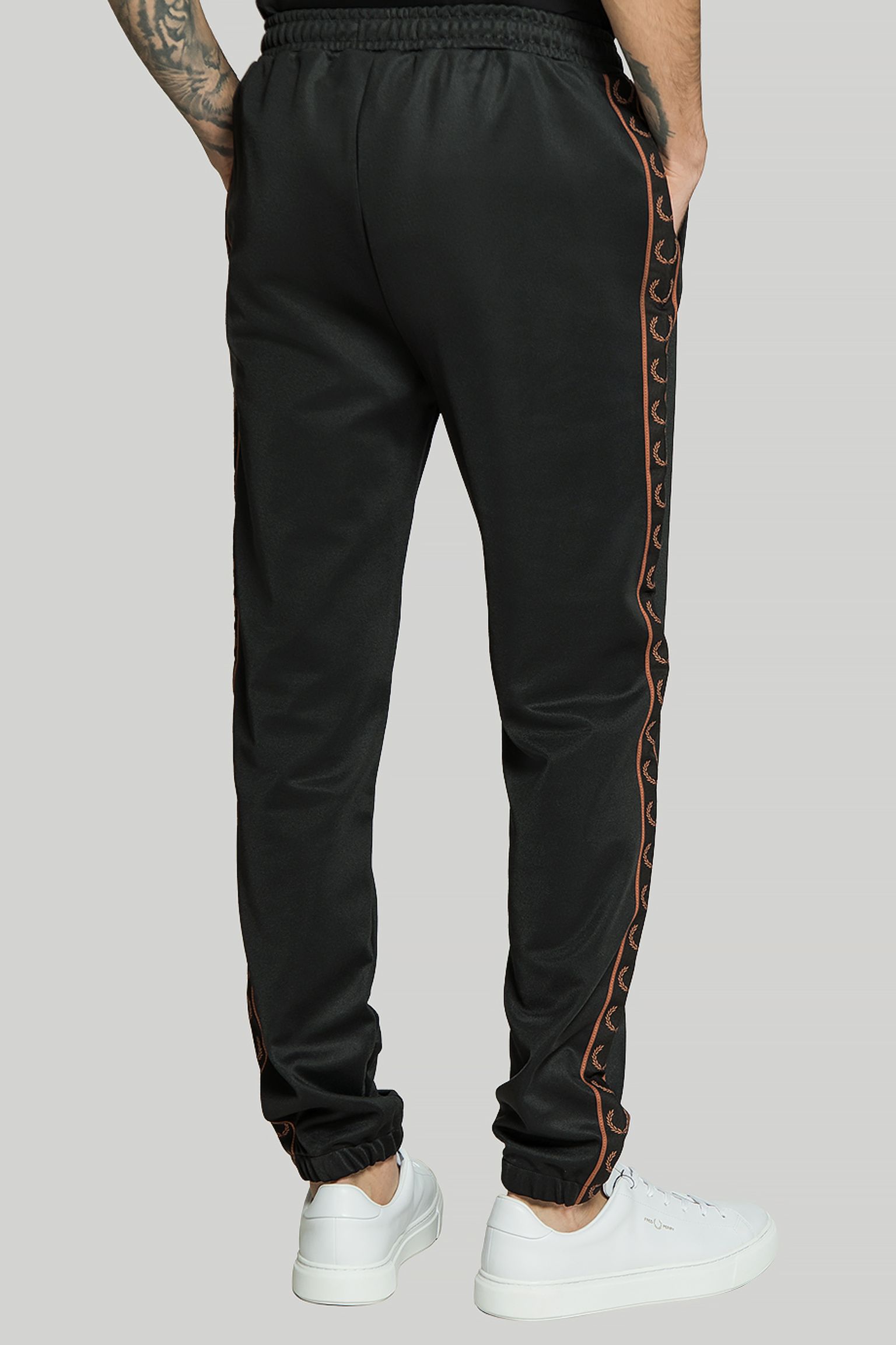 Спортивні брюки SEASONAL TAPED TRACK PANT