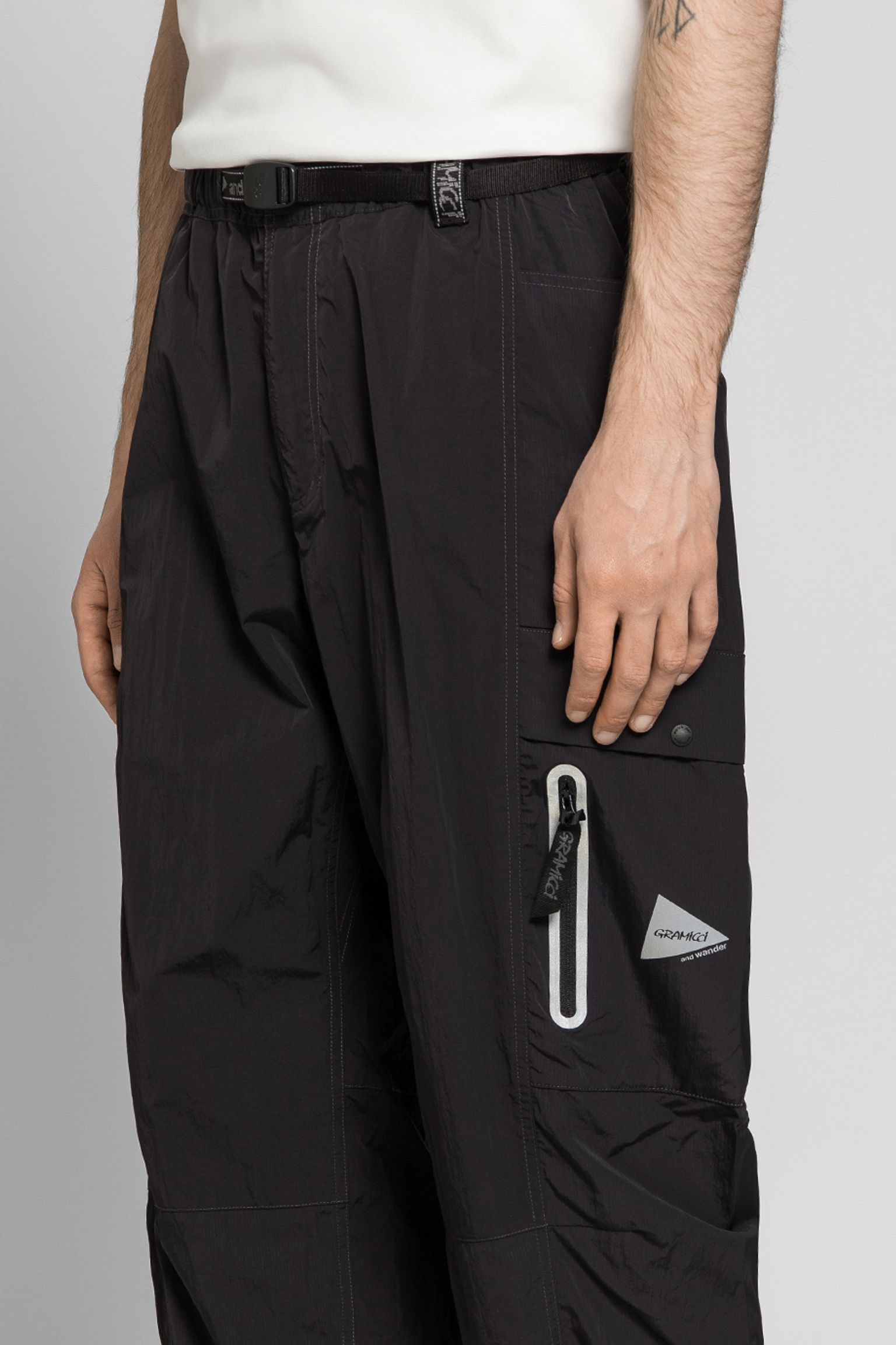 Широкий выбор Брюки  PATCHWORK WIND PANT