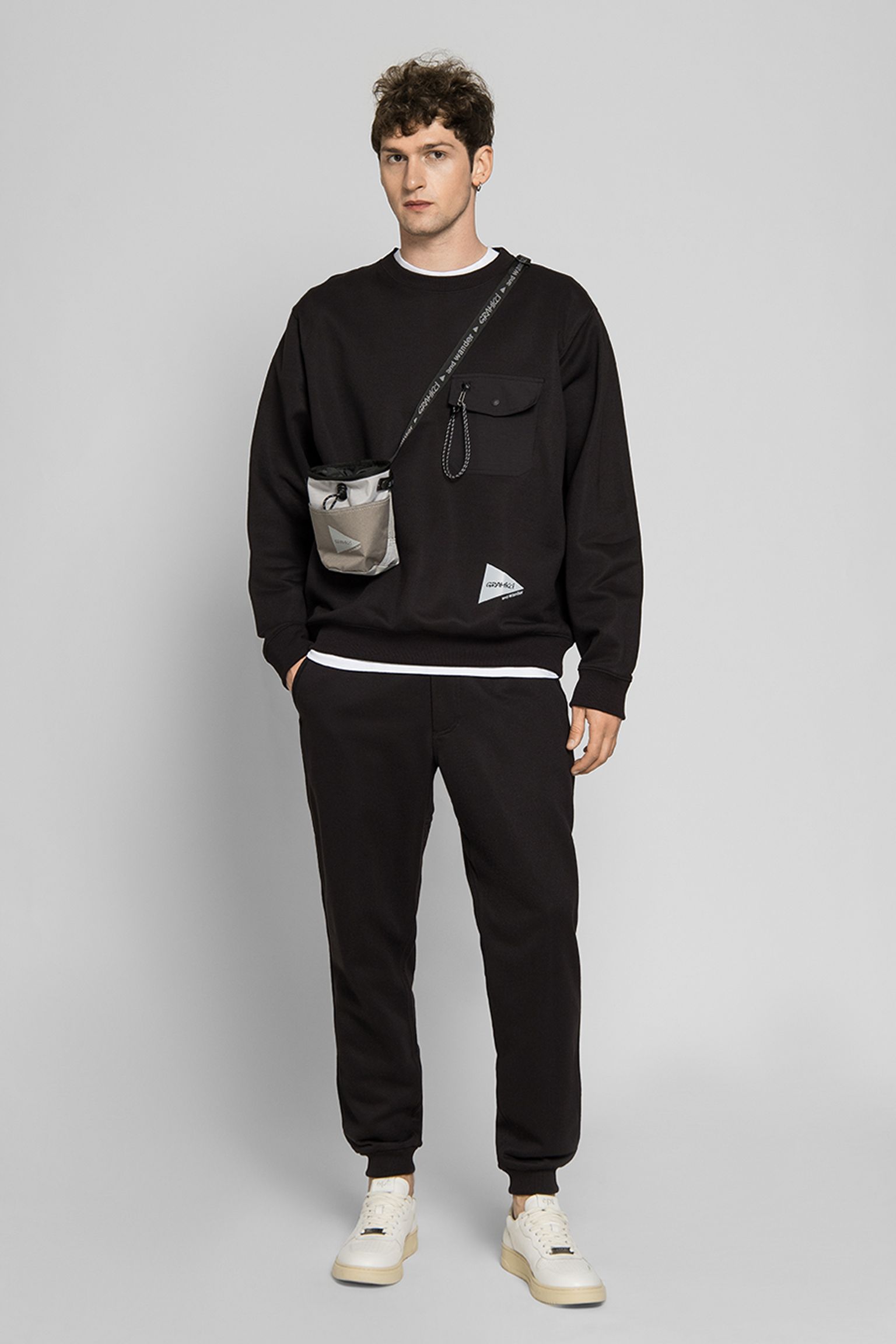 Свитшот GRAMICCI x AND WANDER POCKET SWEATSHIRT