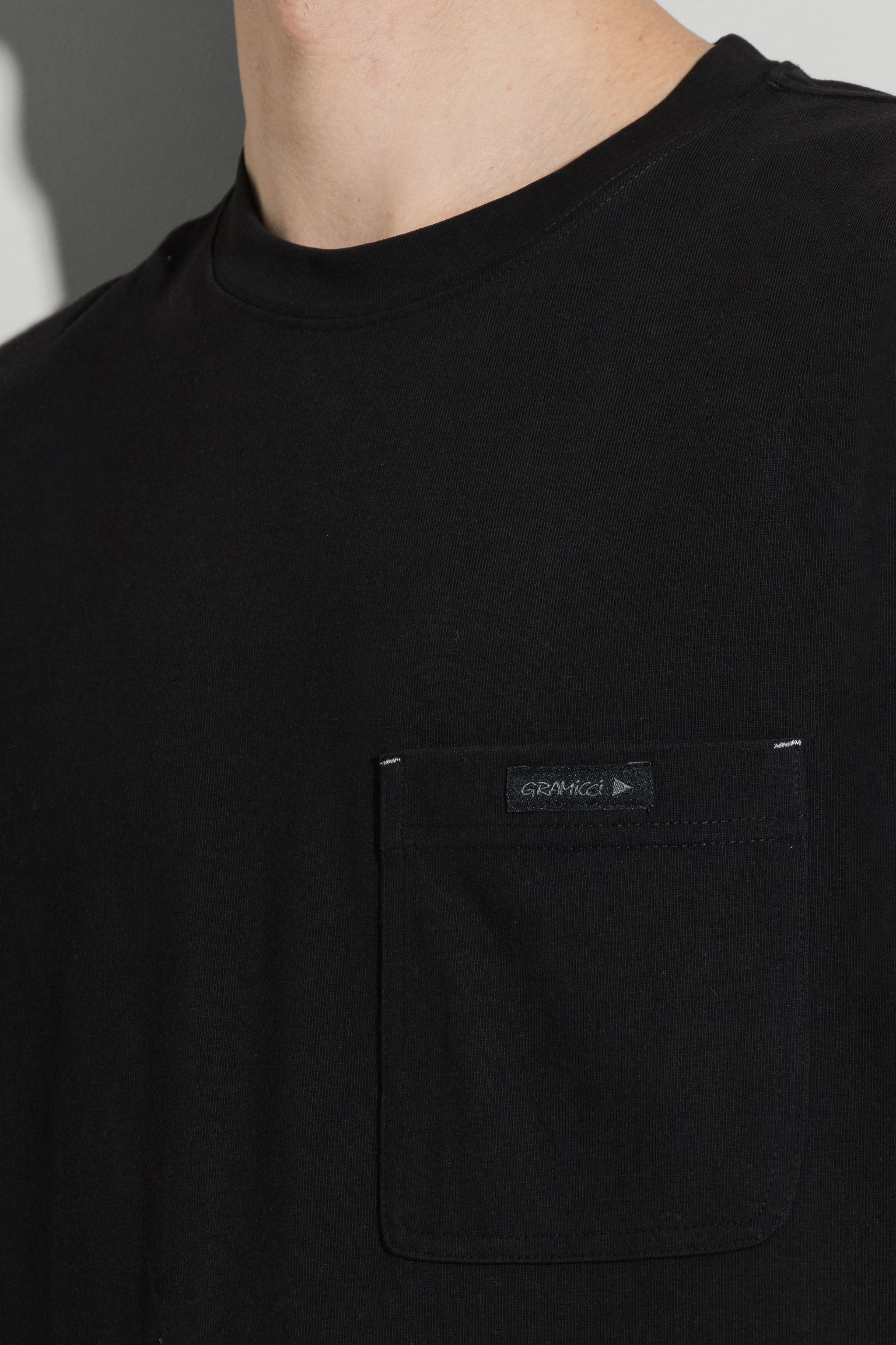 Широкий выбор Футболка GRAMICCI x AND WANDER BACKPRINT TEE