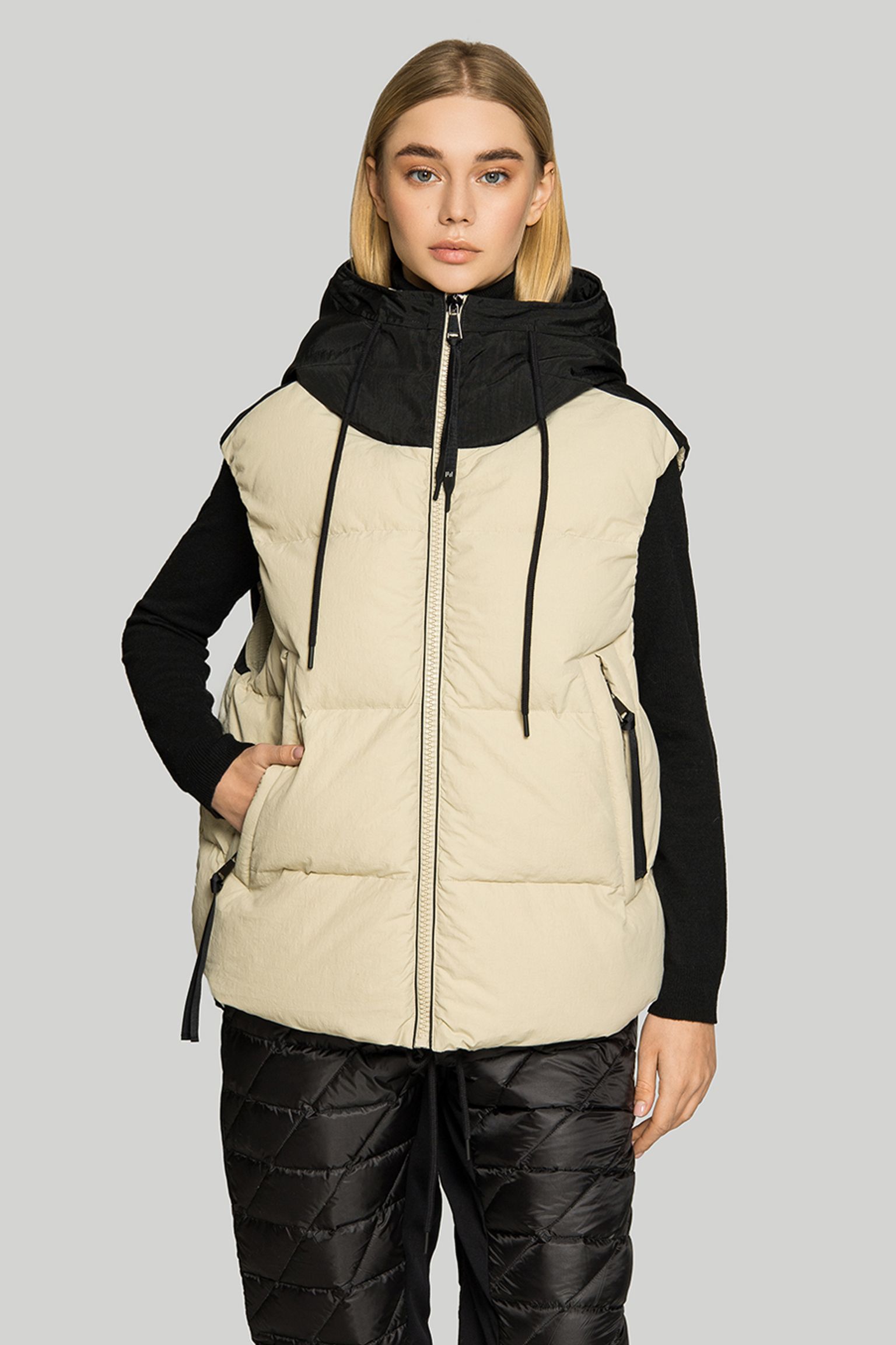 Жилет    W HOODED DOWN VEST