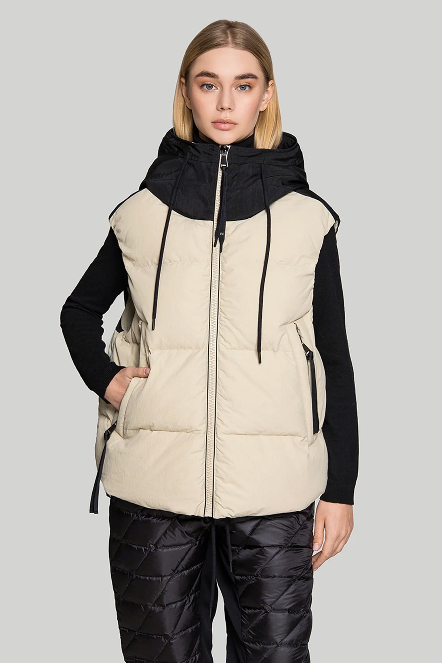 Жилет пуховий     W HOODED DOWN VEST купити в Україні