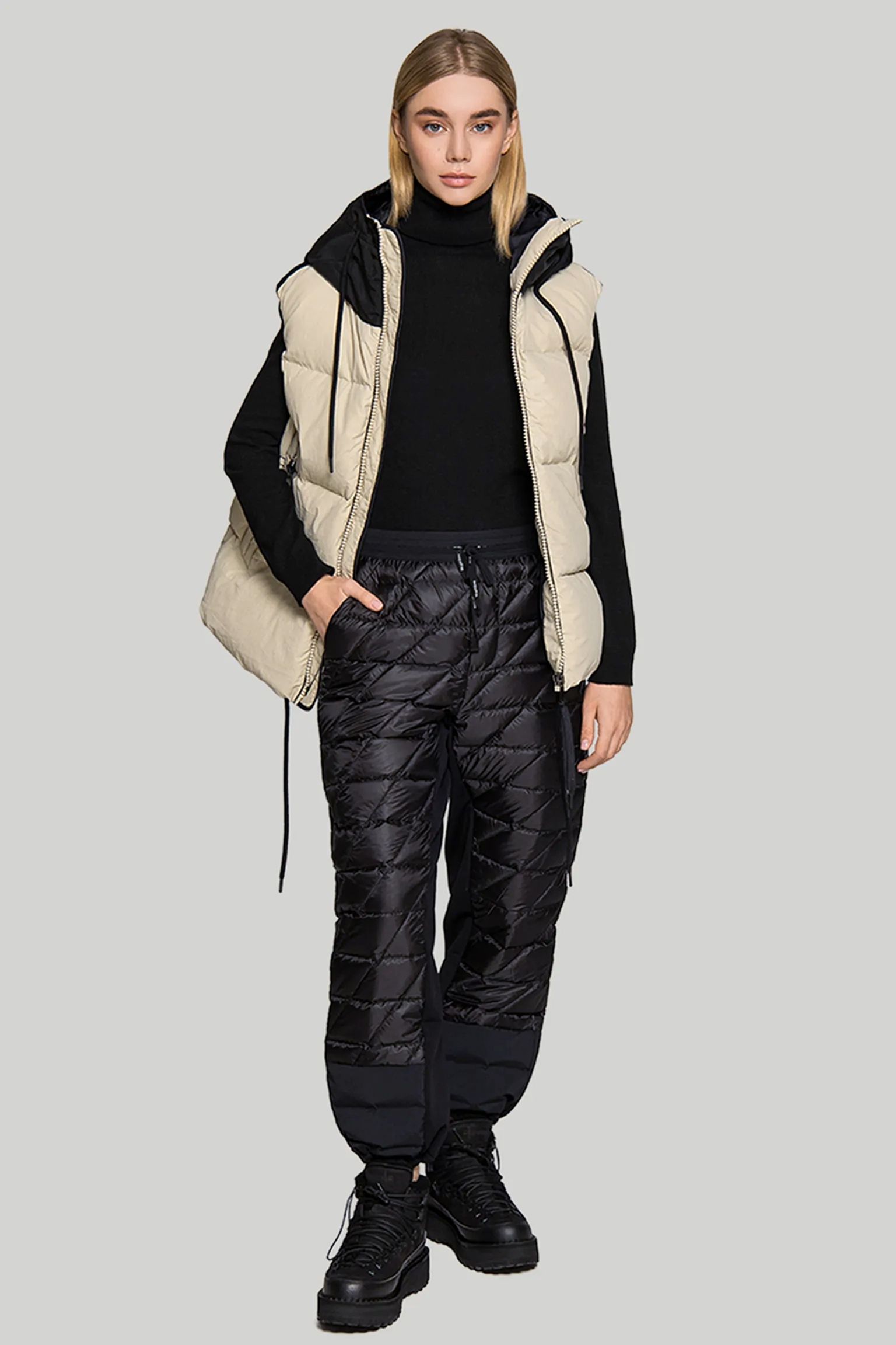 Жилет пуховий     W HOODED DOWN VEST з доставкою